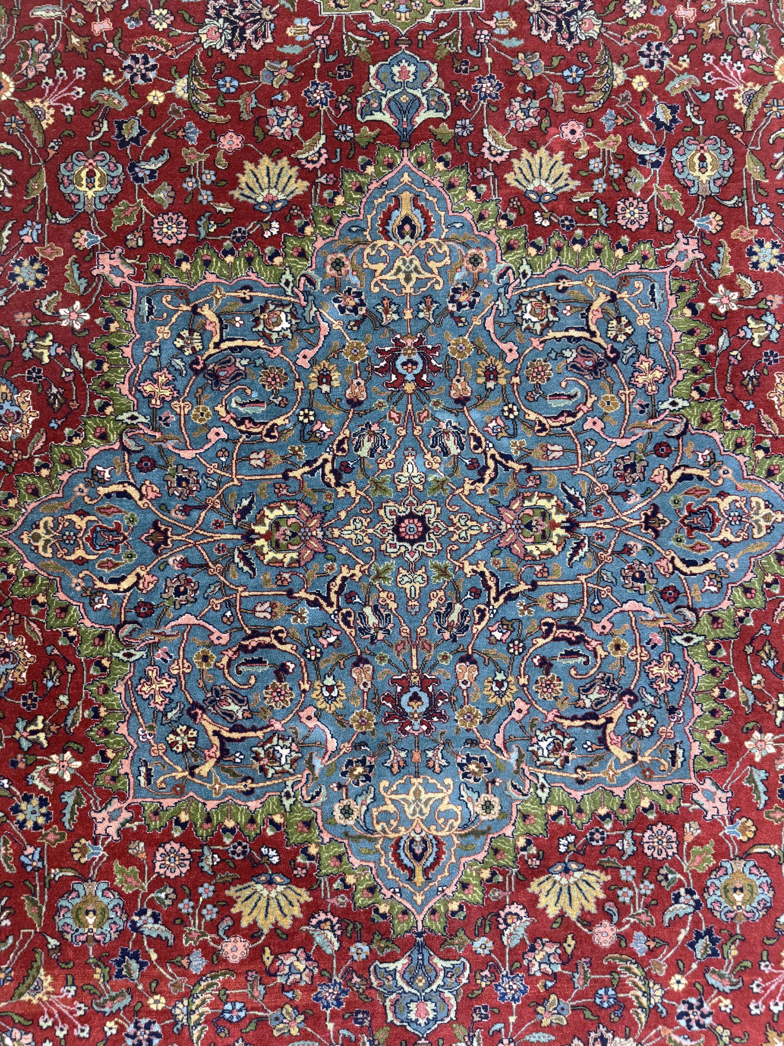 Detail e: Täbriz fein(60 Raj), Persien, Anfang 20.Jhd, Korkwolle auf Baumwolle, ca. 334 x 236cm, ca. 640.000 Kn/qm, EHZ: 1-2