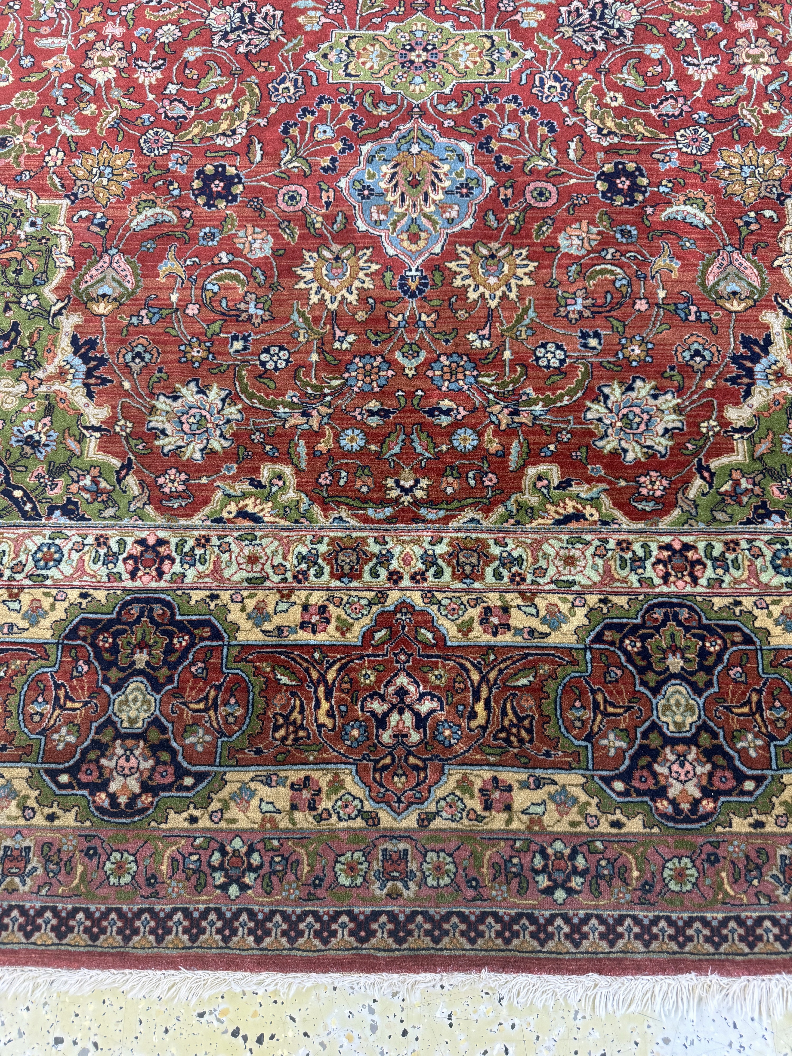Detail i: Täbriz fein(60 Raj), Persien, Anfang 20.Jhd, Korkwolle auf Baumwolle, ca. 334 x 236cm, ca. 640.000 Kn/qm, EHZ: 1-2