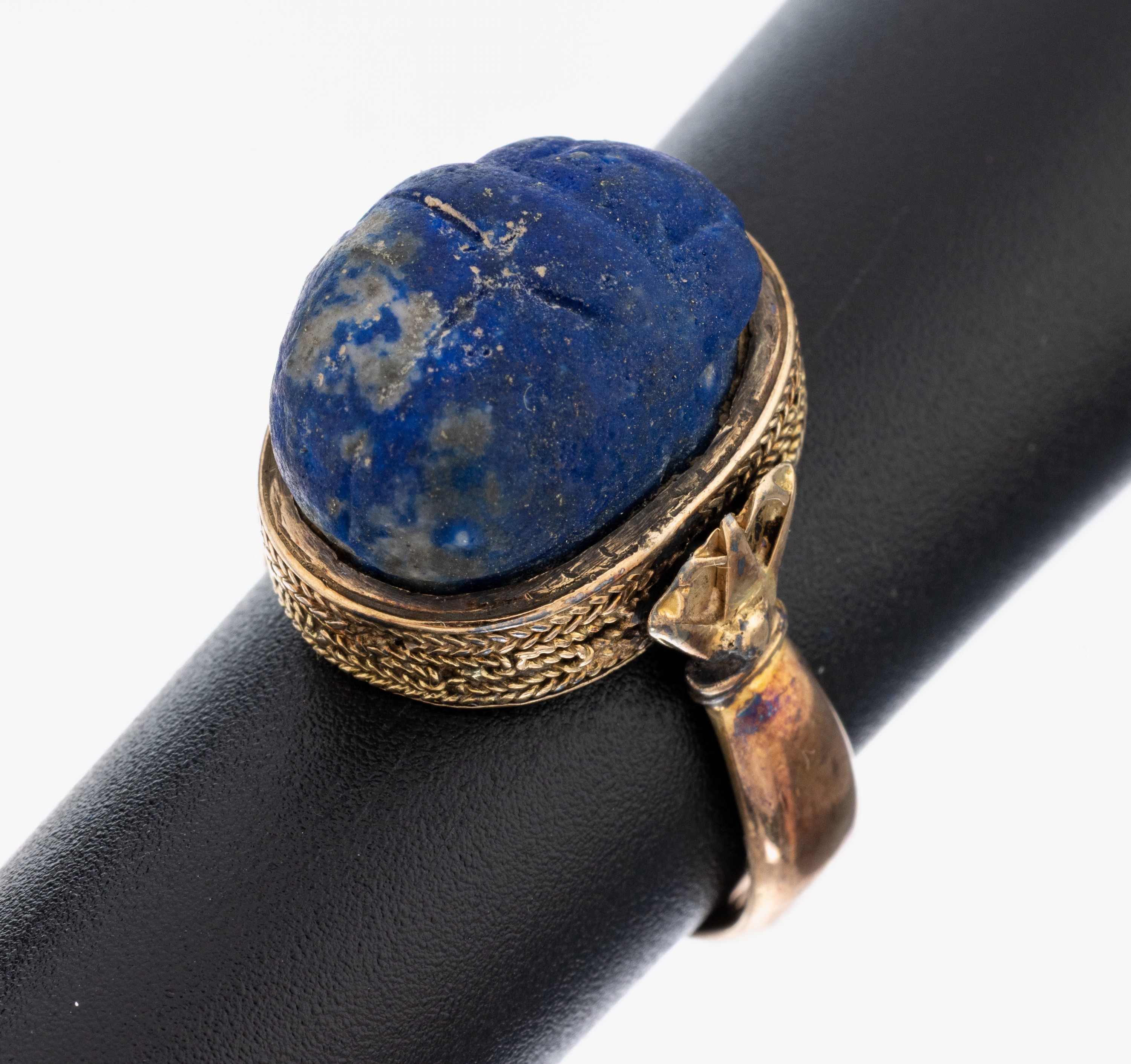Image 27097109 - 14 kt Gold Lapislazuli-Ring, um 1900, GG 585/000, Ringkopf bewegl., geschnitzter ...