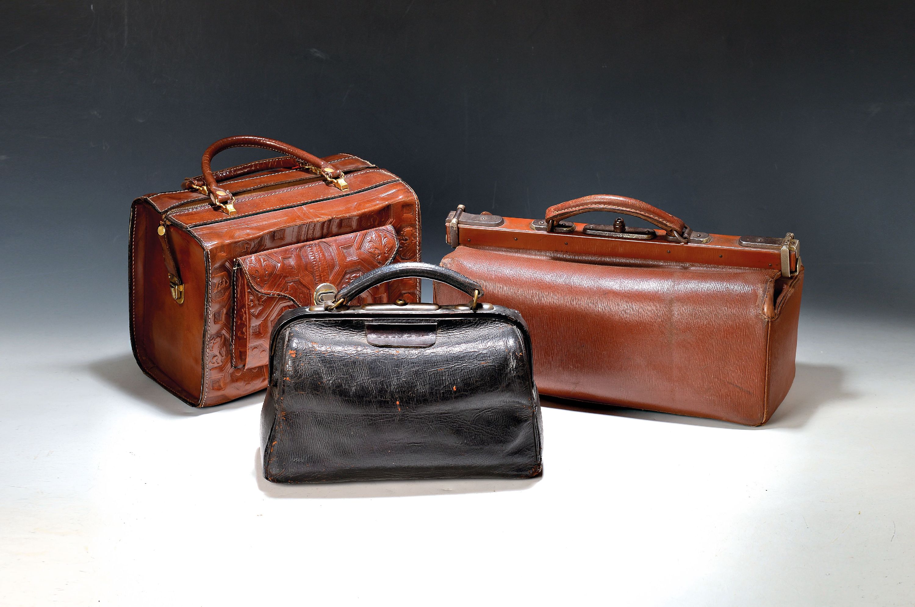 Image 27097113 - 3 Vintage Ledertaschen bzw. Koffer, Italien und England, 20.Jh., Damenkoffer, Lamprom, ...