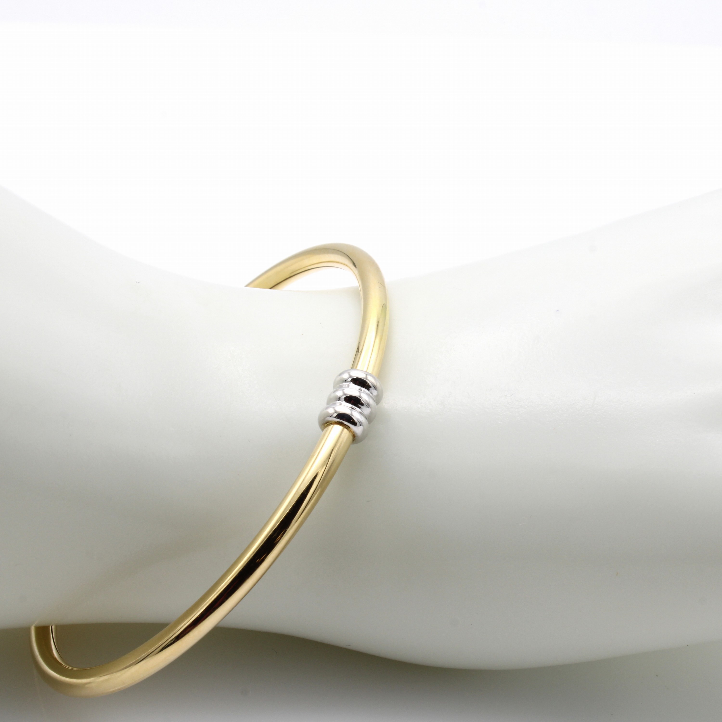 Image 27097157 - Armreif, GG/WG 750/000, 3 ovale WG Glieder Steckschließe, flexibel gearbeitet, hochwer- ...