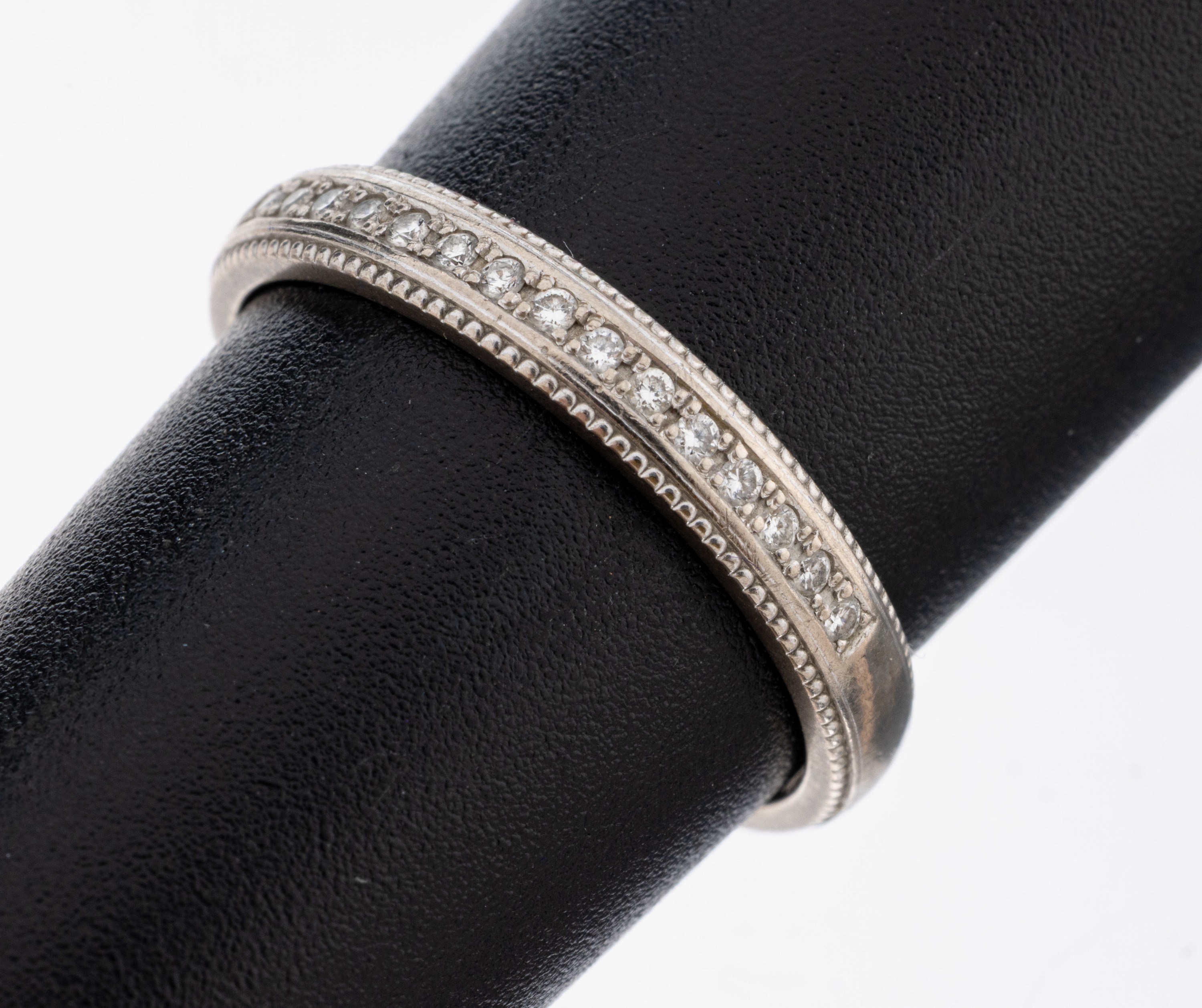 Image 27097168 - 18 kt Gold Brillant-Ring, GG 750/000, 15 Brillanten zus. ca. 0.075 ct feines Weiß/vs, ...