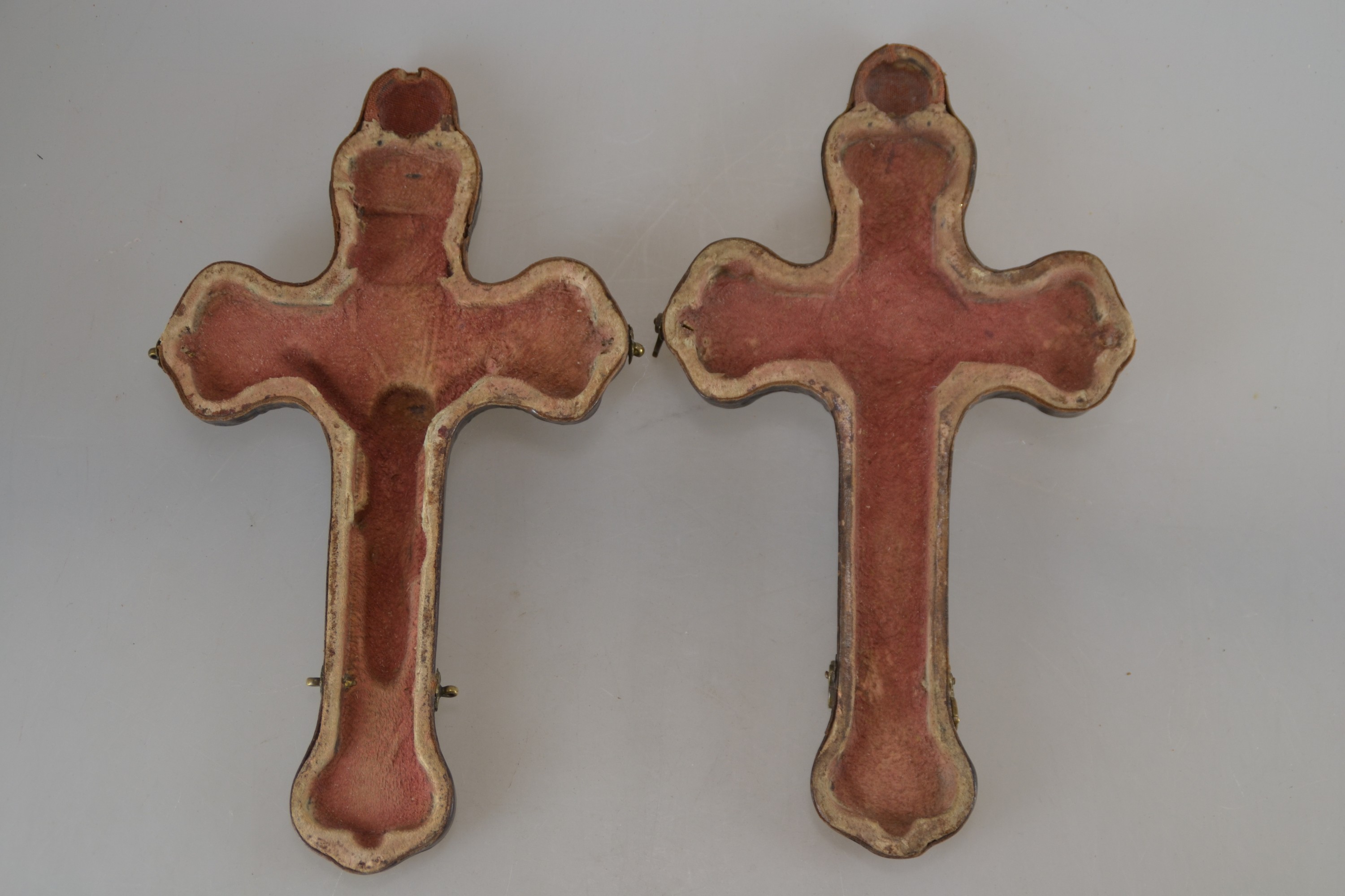 Detail f: Reliquienkreuz aus Silber, Peter Streissel (um 1746 Innerstätten- gest. 1813), München, 1783, Silber gemarkt, Kruzifix graviert, vollplastisches ...