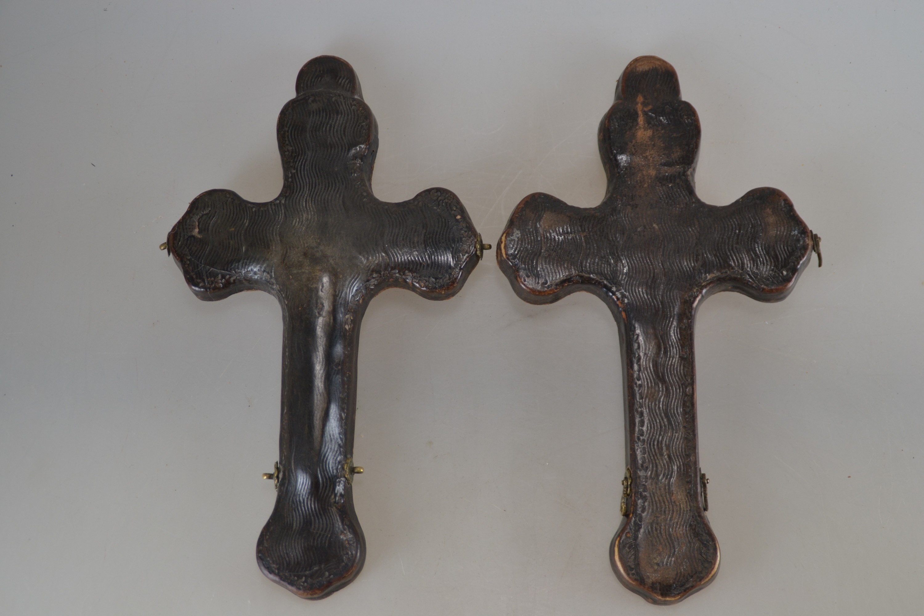 Detail g: Reliquienkreuz aus Silber, Peter Streissel (um 1746 Innerstätten- gest. 1813), München, 1783, Silber gemarkt, Kruzifix graviert, vollplastisches ...