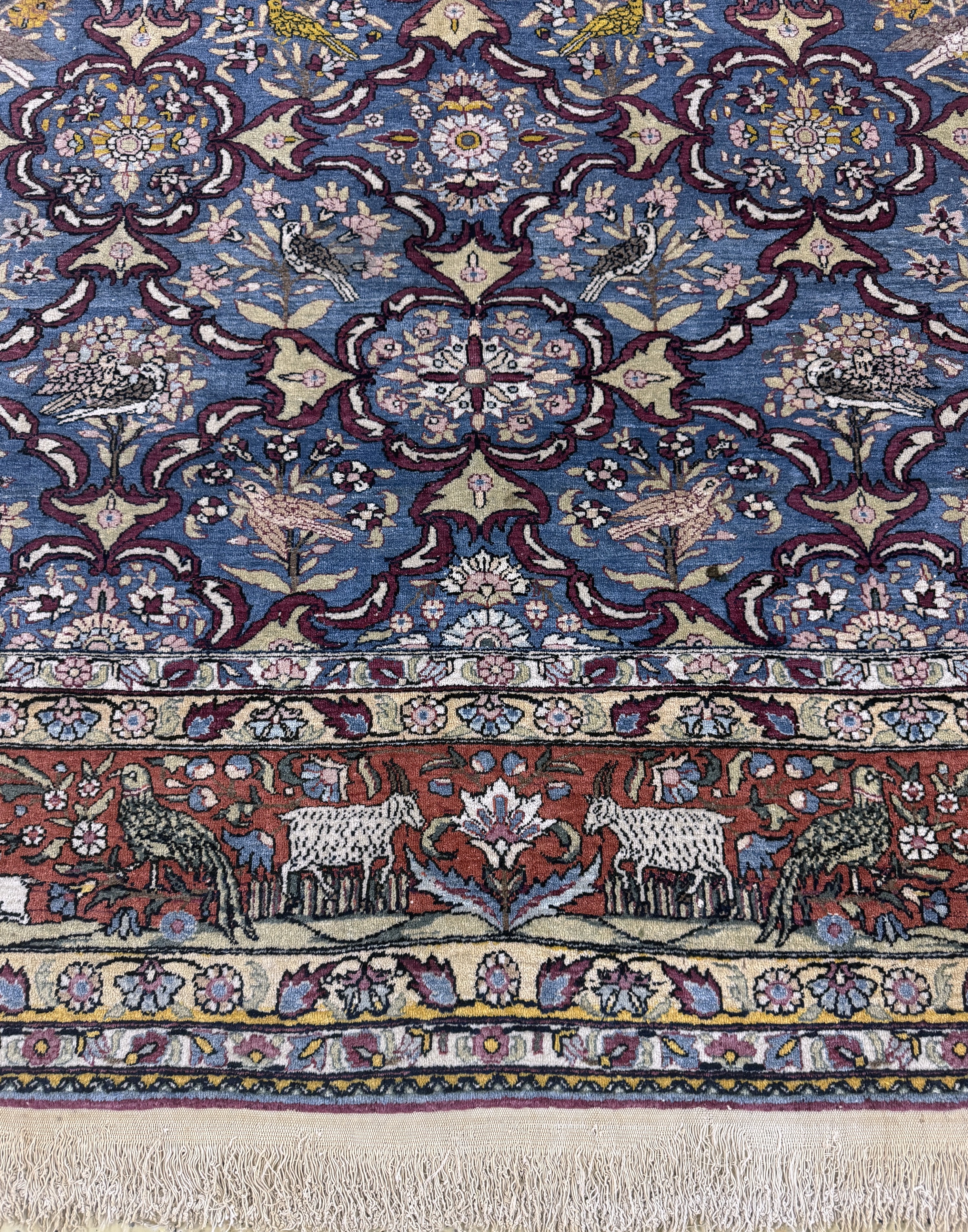 Detail b: Teheran antik, Persien, Anfang 20.Jhd, Wolle auf Baumwolle, ca. 288 x 200 cm, EHZ: 2,(Mottenfrass).