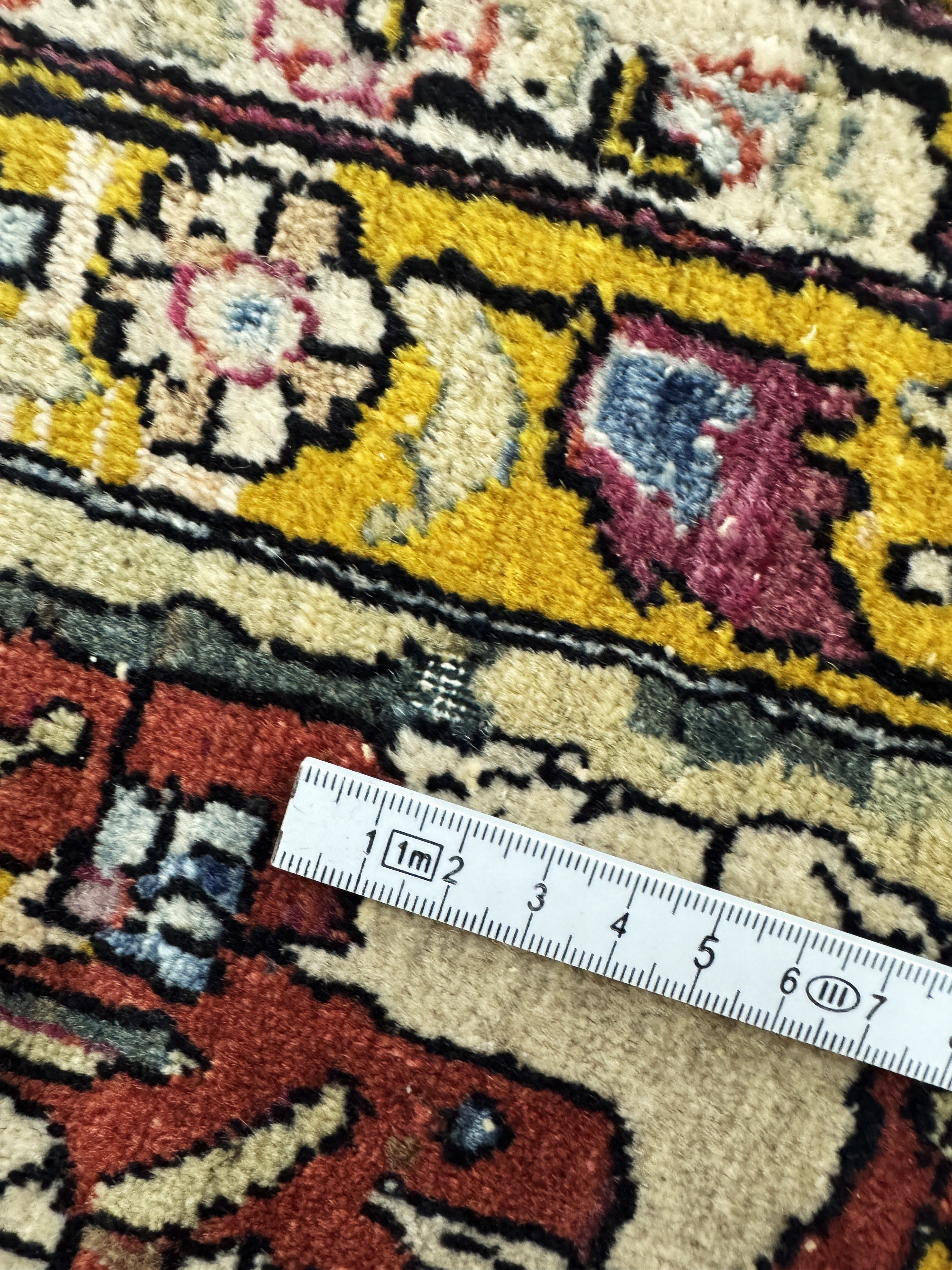 Detail k: Teheran antik, Persien, Anfang 20.Jhd, Wolle auf Baumwolle, ca. 288 x 200 cm, EHZ: 2,(Mottenfrass).