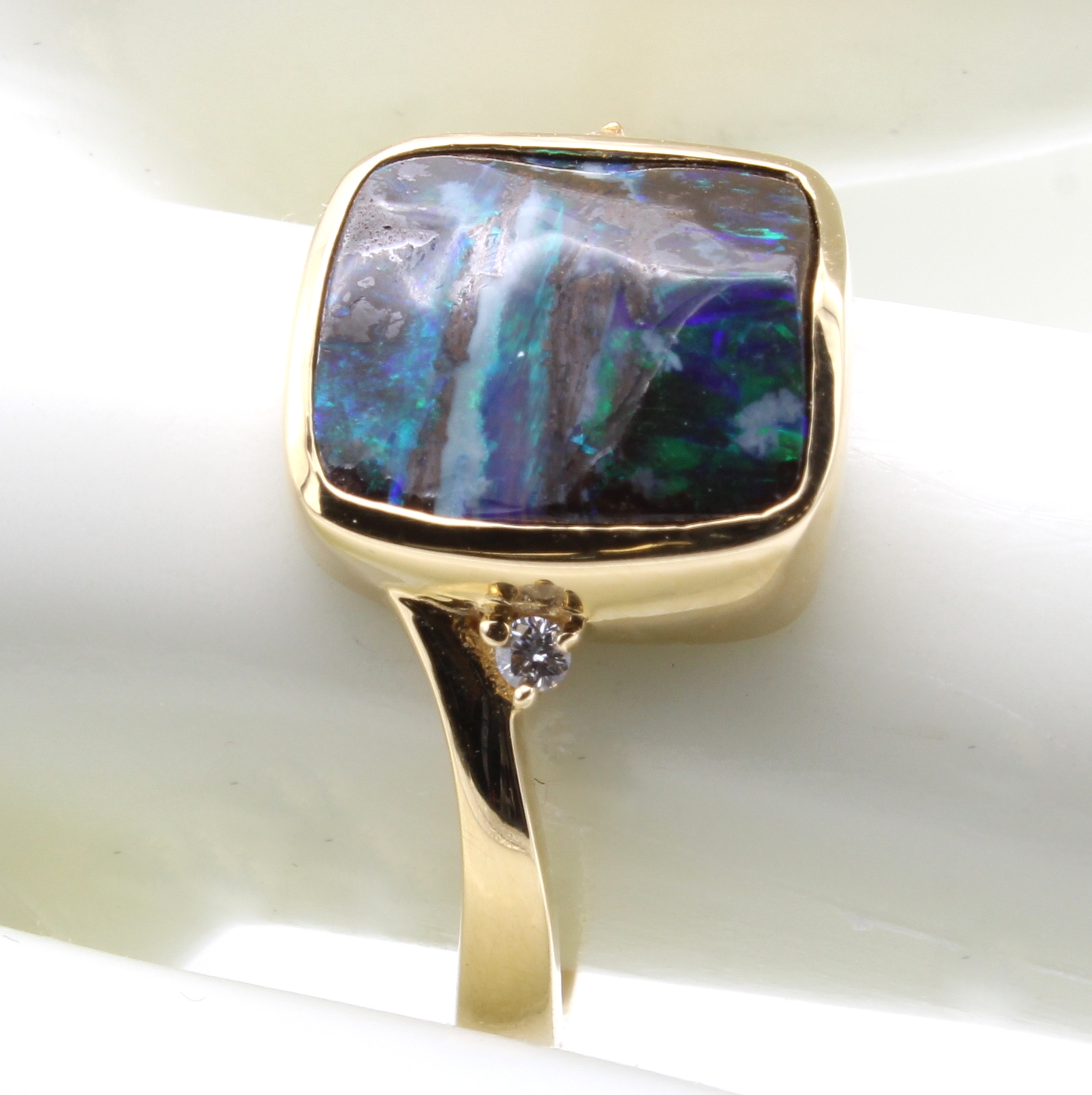 Image 27097184 - Ring mit Boulderopal und Brillanten, GG 750/000, Boulderopal ca. 2.80 ct, 2 Brill. zus. ...