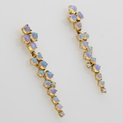 27097141a - Paar Ohrstecker mit Opalen und Brillanten, GG 750/000, 26 Opale zus. ca. 0.45 ct, 4 ...