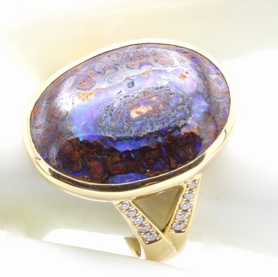 27097174b - Ring mit Yowah-Nuss Opal und Brillanten, GG 750/000, ovaler Opal ca. 13.10 ct, 20 Brill. ...