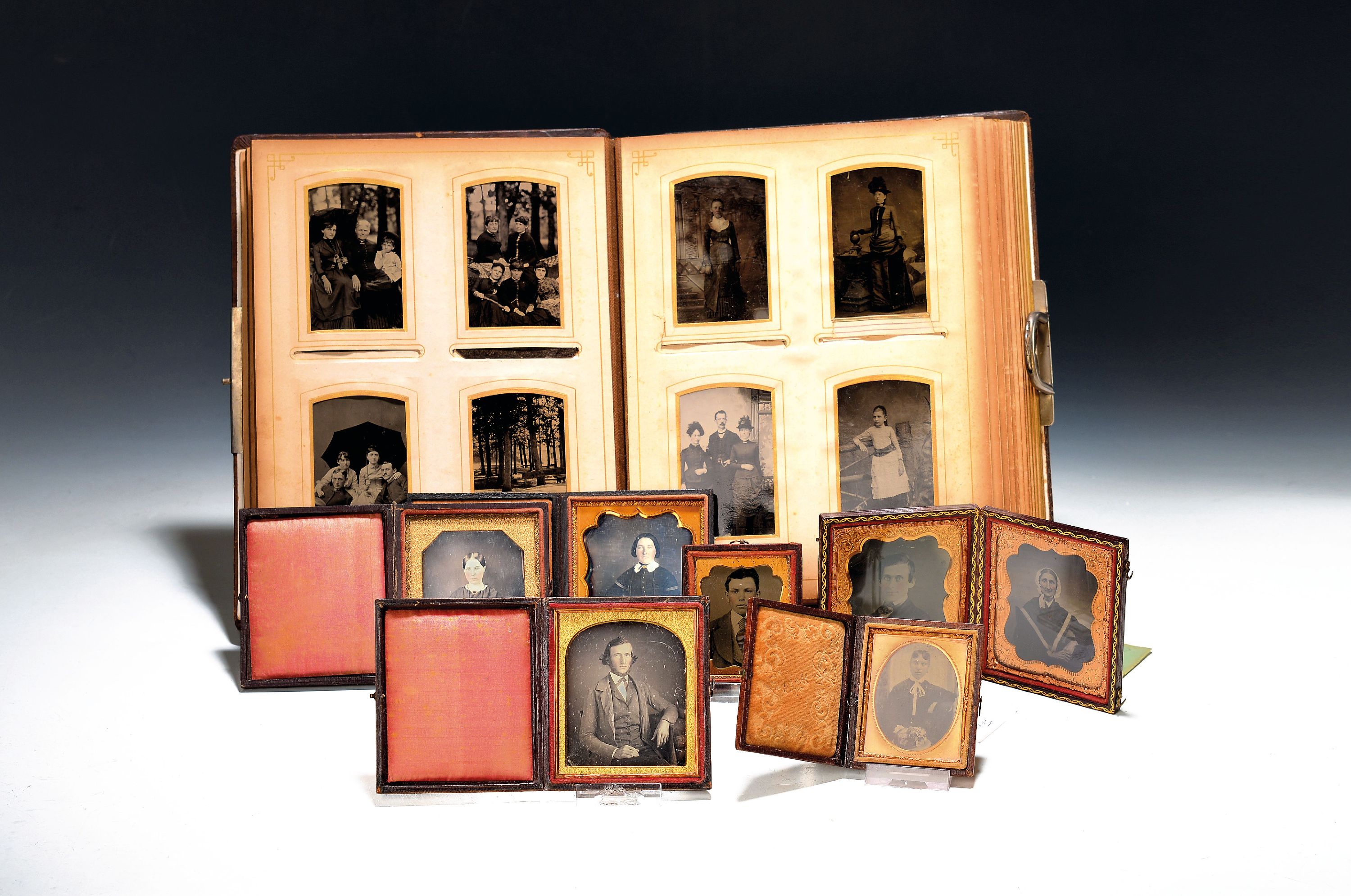 Image 27097201 - Interessante Sammlung aus Ferrotypien, Ambrotypien und Daguerreotypien, USA, 19. Jh., 14 ...