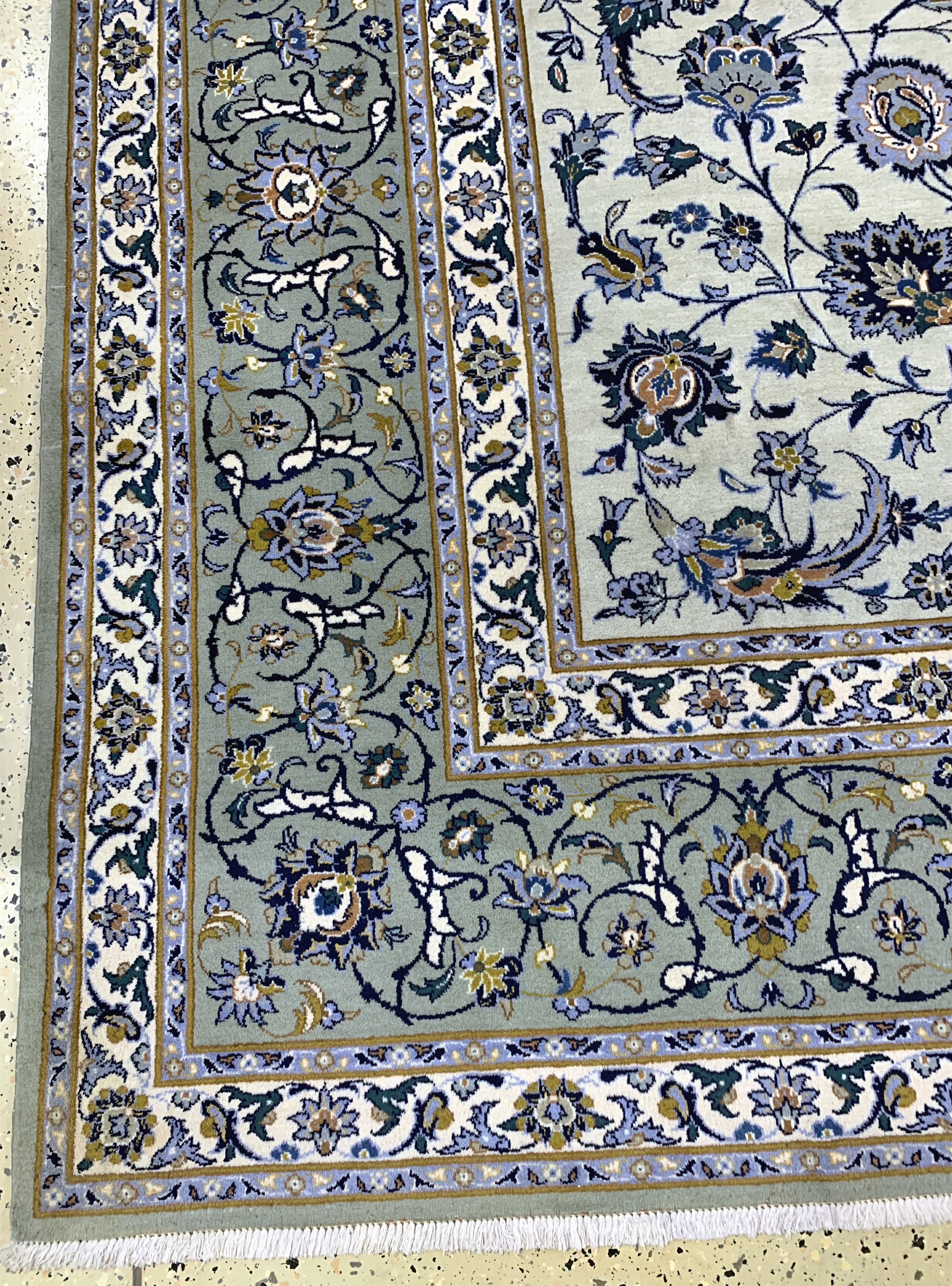 Detail b: Keschan alt signiert, Persien, Mitte 20.Jhd, Wolle auf Baumwolle, ca. 400 x 285 cm,EHZ: 2, (kleine restaurierungen)