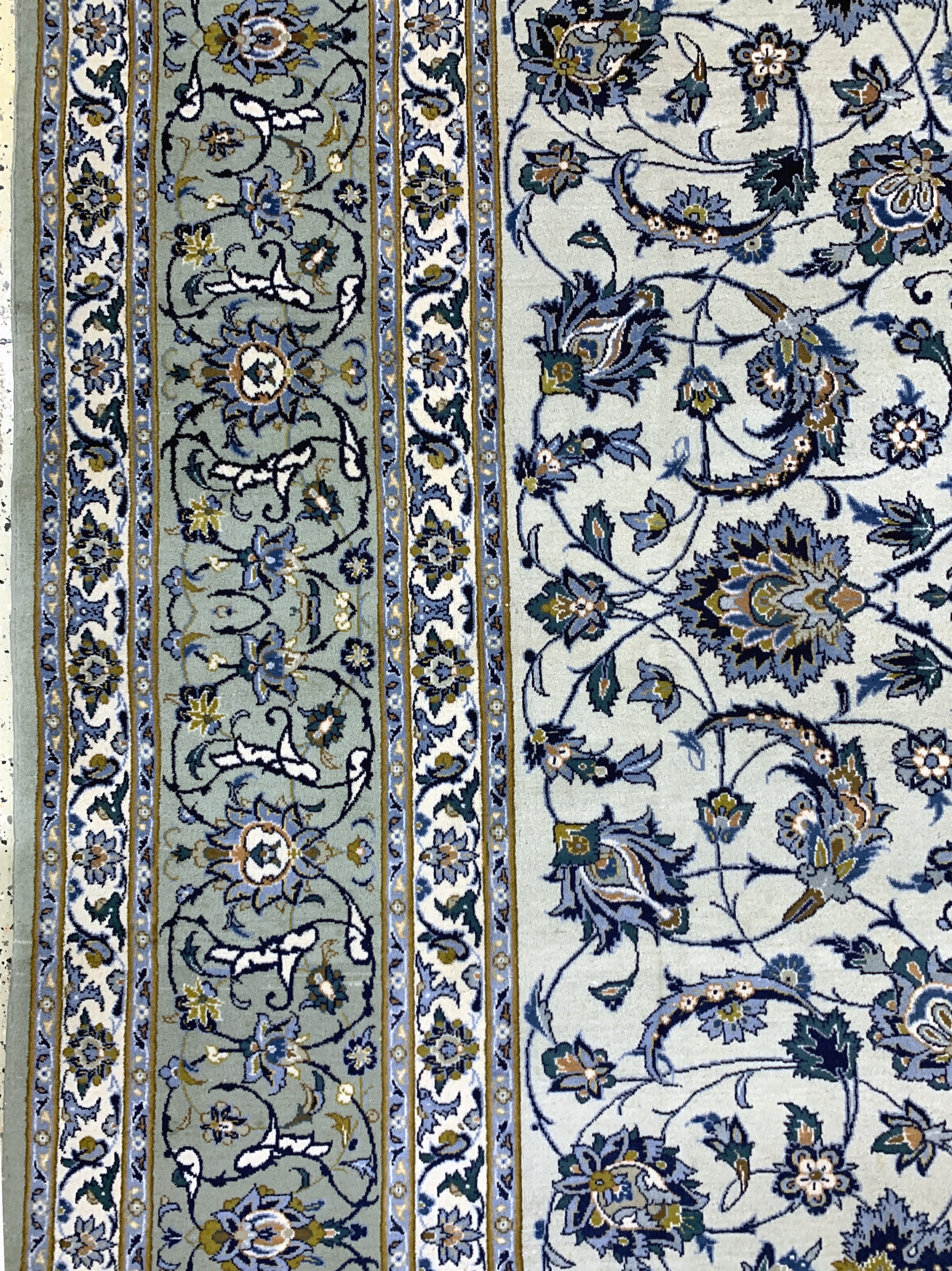 Detail c: Keschan alt signiert, Persien, Mitte 20.Jhd, Wolle auf Baumwolle, ca. 400 x 285 cm,EHZ: 2, (kleine restaurierungen)