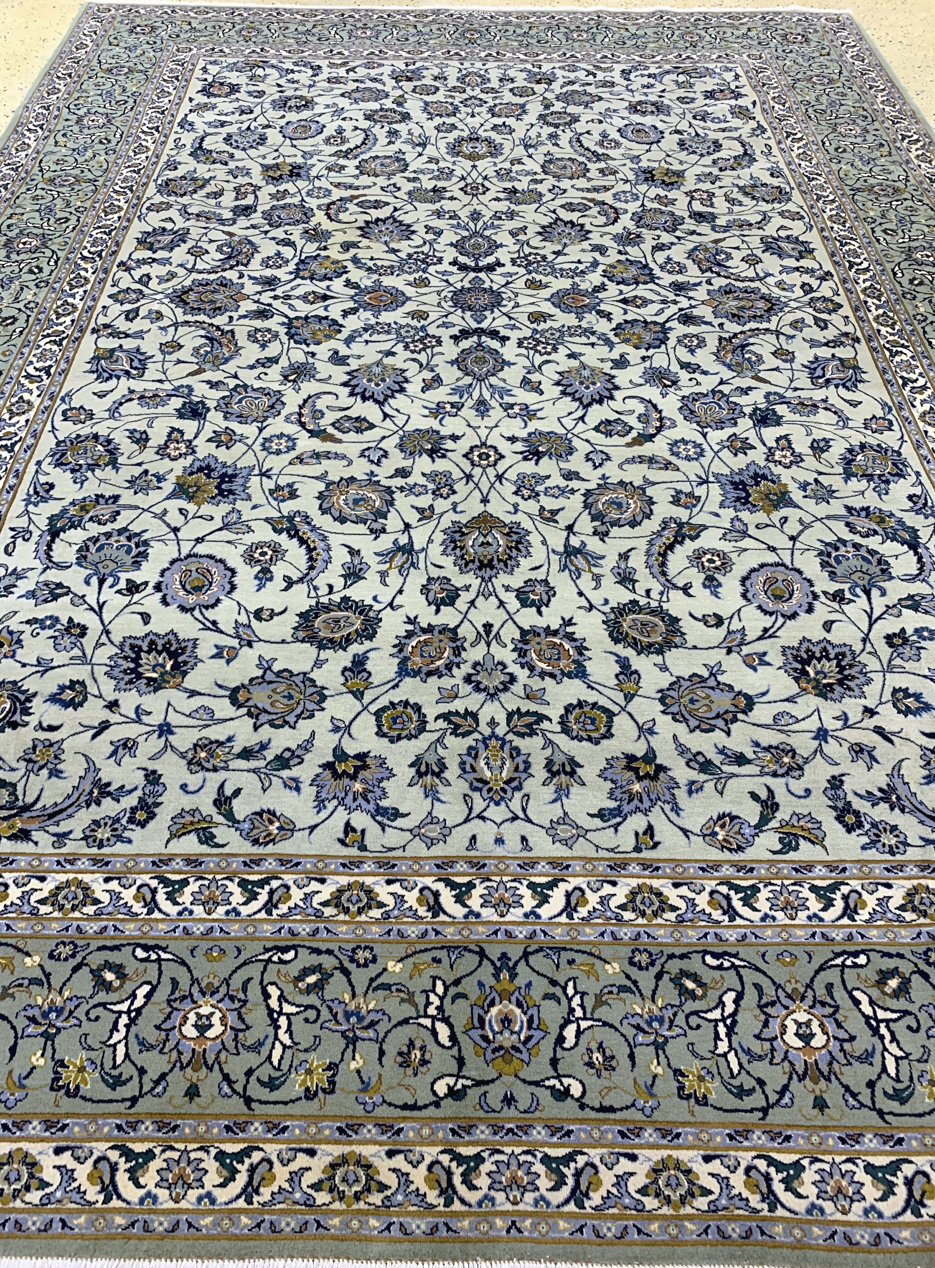 Detail i: Keschan alt signiert, Persien, Mitte 20.Jhd, Wolle auf Baumwolle, ca. 400 x 285 cm,EHZ: 2, (kleine restaurierungen)
