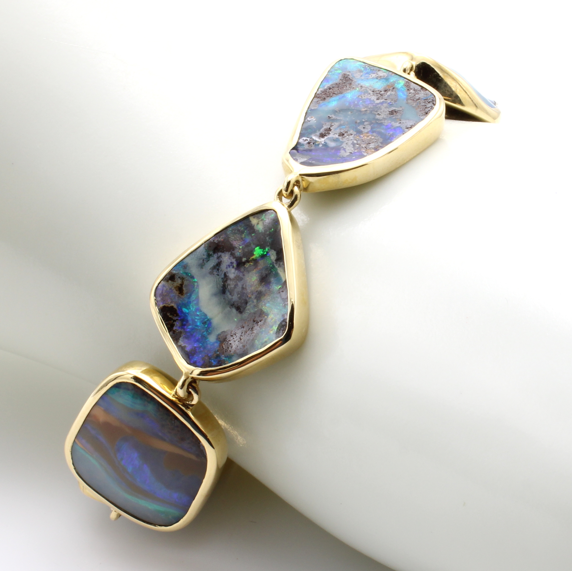 Image 27097251 - Armband mit Boulderopalen, GG 750/000, 7 Opale in versch. Formen u. Größen zus. ca. ...