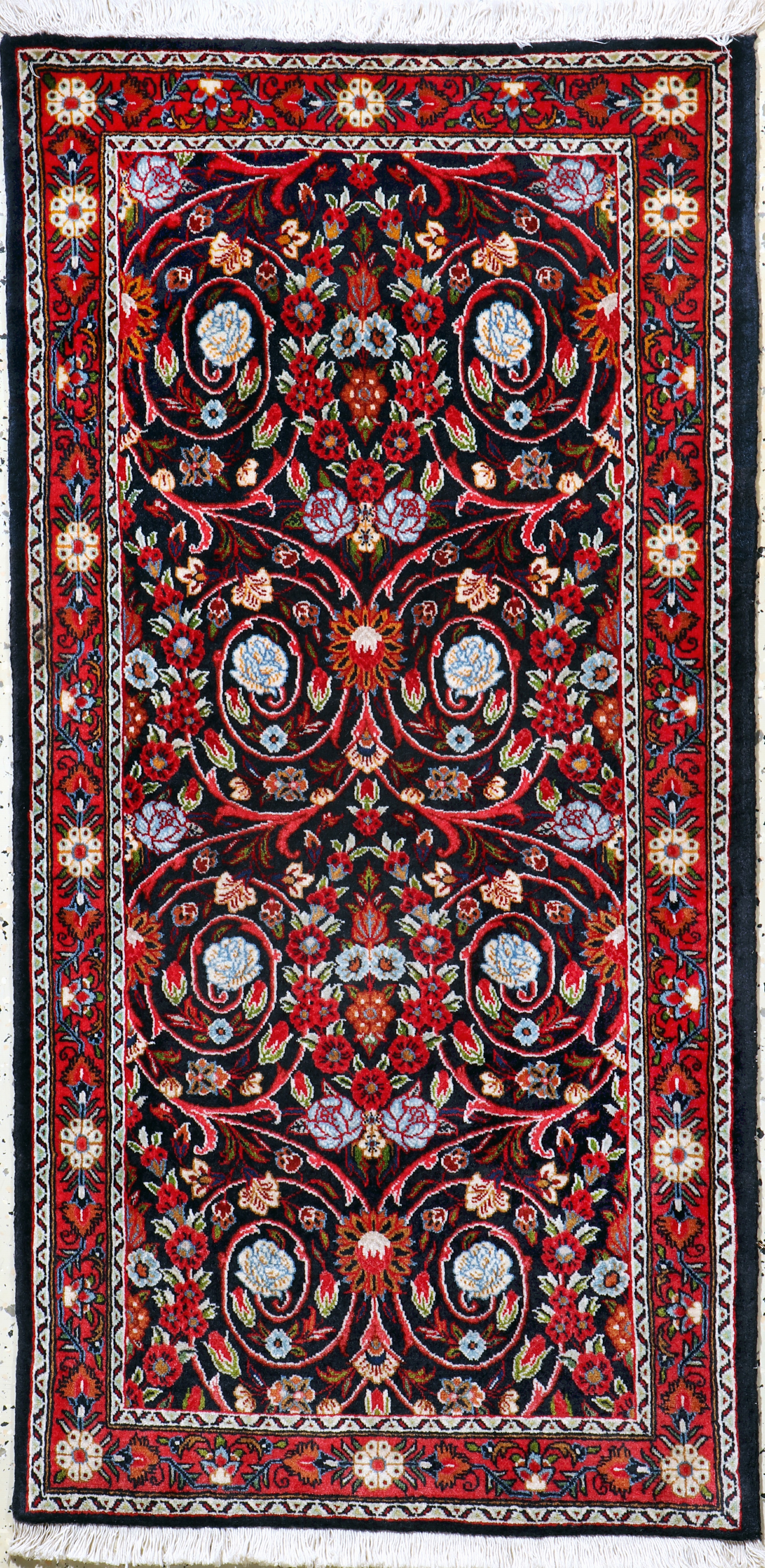 Image 27097273 - Sarogh fein, Persien, Neuwertig, Korkwolle,ca. 130 x 65 cm Schätzpreis: 590, - EUR