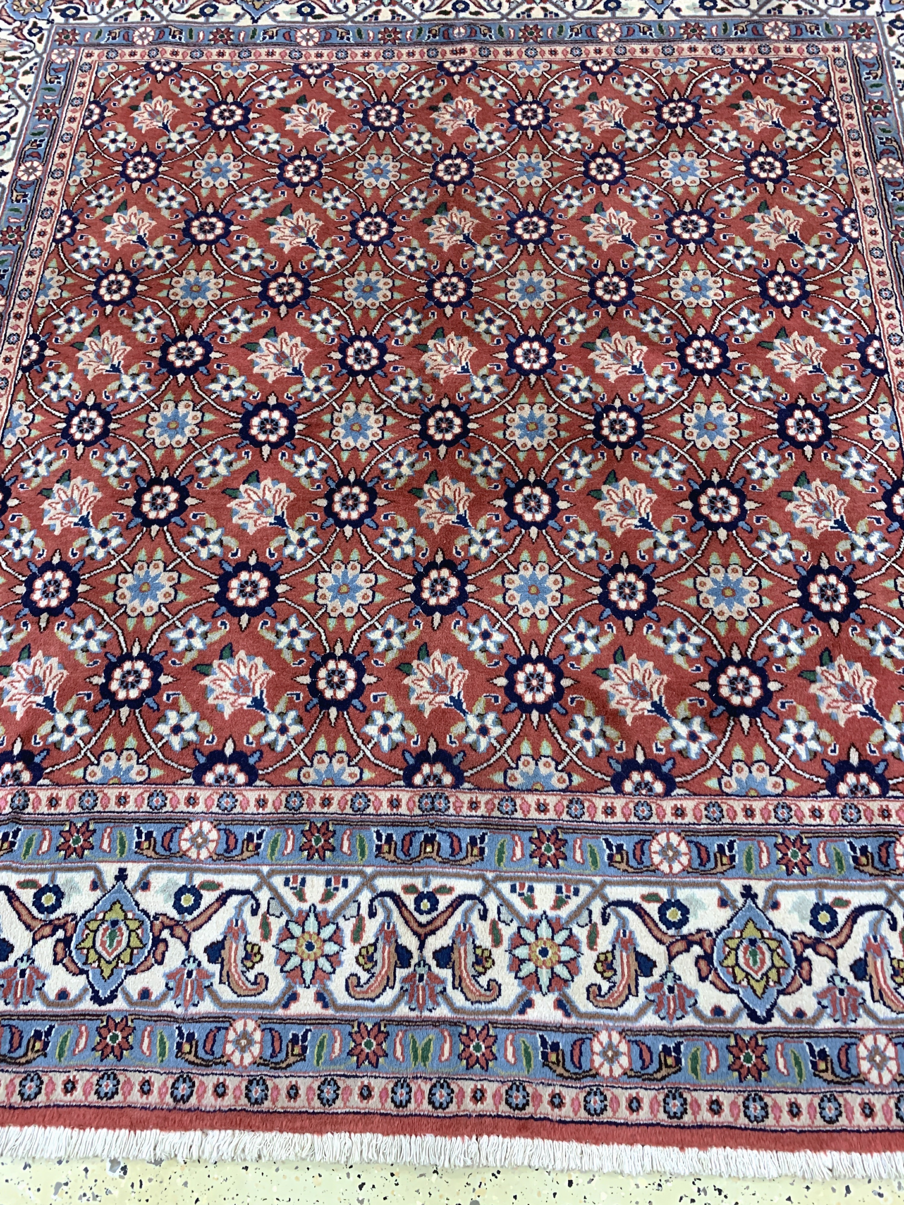 Detail f: Weramin, Persien, Ende 20.Jhd, Wolle auf Baumwolle, ca. 196 x 194 cm, EHZ: 2, (kleine Beschädigung)