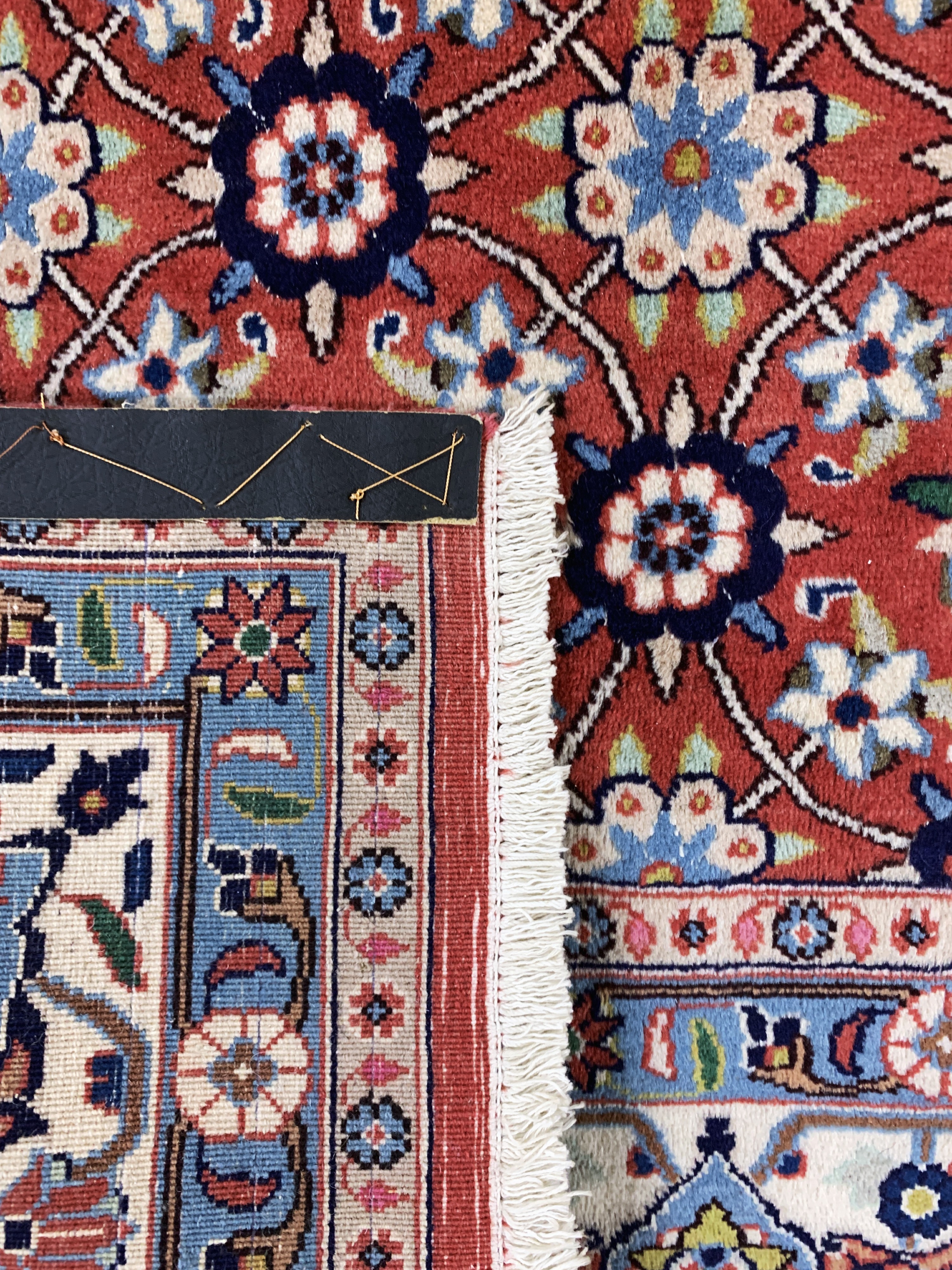 Detail g: Weramin, Persien, Ende 20.Jhd, Wolle auf Baumwolle, ca. 196 x 194 cm, EHZ: 2, (kleine Beschädigung)