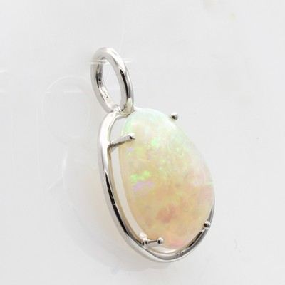 27097237a - Anhänger mit Opal, WG 750/000, Opal ca. 6.64ct Schätzpreis: 2700, - EUR
