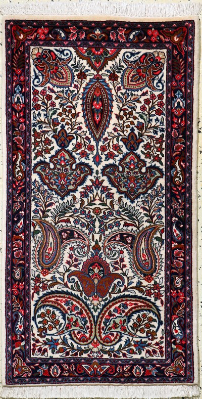 Image Sarogh fein, Persien, Neuwertig, Wolle auf Baumwolle, ca. 126 x 68 cm Schätzpreis: ...