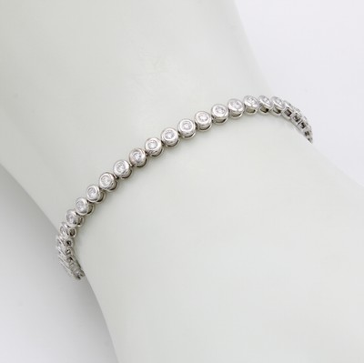 27097277a - Tennisarmband mit Brillanten, WG 750/000, 56 Brill. in Zargenf. zus. ca. 1.00 ct feines ...