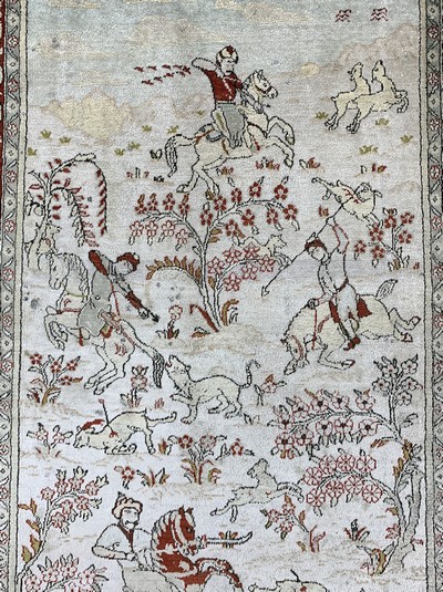 27097280c - Hereke Seide, China, Mitte 20.Jhd, reine Naturseide, ca. 123 x 77 cm, EHZ: 2 ...
