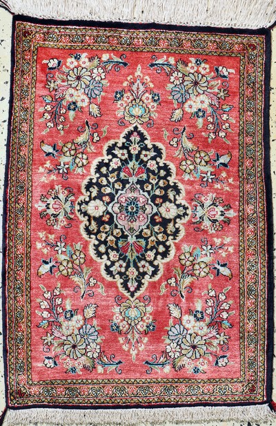 Image Ghom Seide, Persien, Neuwertig, reine Naturseide, ca. 80 x 55 cm Schätzpreis: 590, - ...