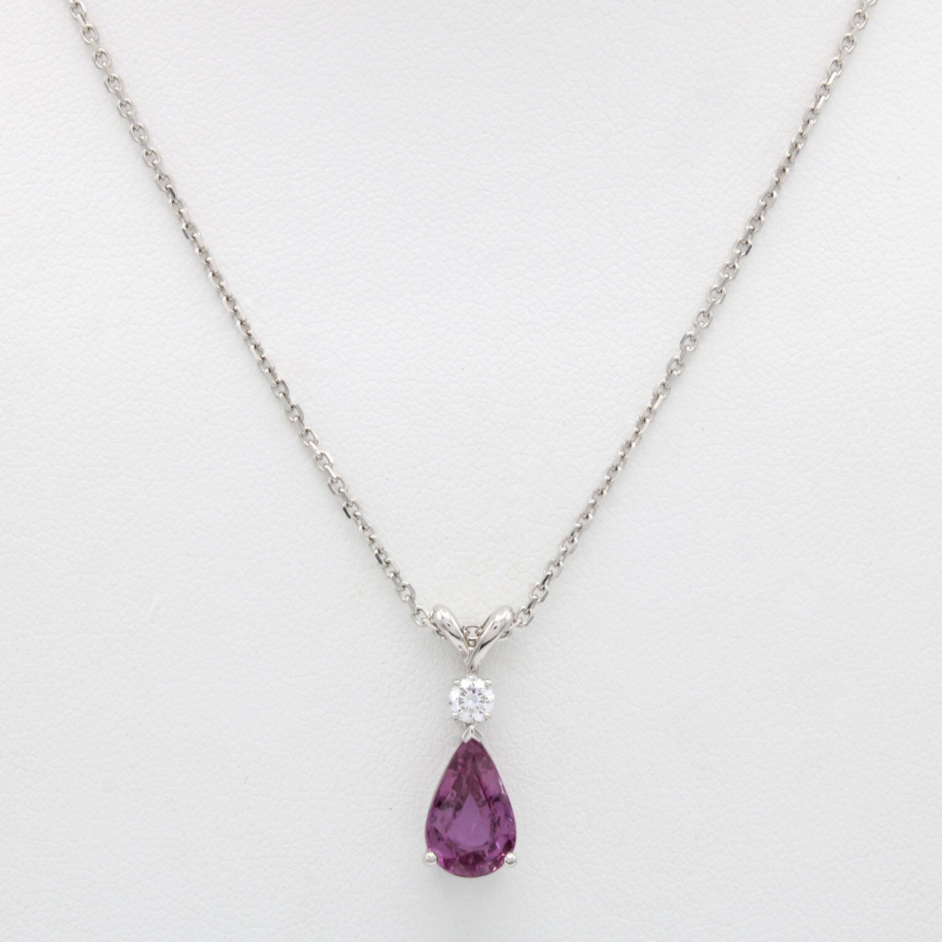 Image 27097334 - Anhänger mit Saphir und Brillant an Kette, WG 750/000, pinkfarb. Saphirtropfen ca. 3.04 ...