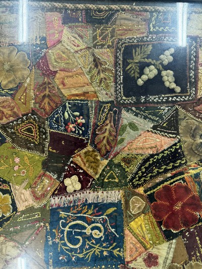 27097344f - ´Patch-Work´antik, Europa, 18.Jhd, Textilien Stücke aus Baumwolle & Seide, ca. 90 x 70 ...