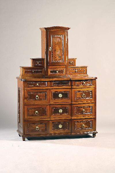 Image Aufsatzsekretär, wohl Bodenseeraum, um 1800, Nußbaum massiv, Unterteil mit 4 ...