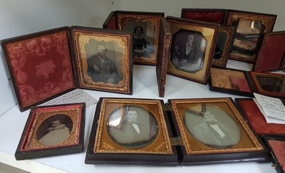 27097369a - Sammlung aus 13 Daguerreotypien, Ferro- und Ambrotypien und Album, USA 19. Jh., 4 ...