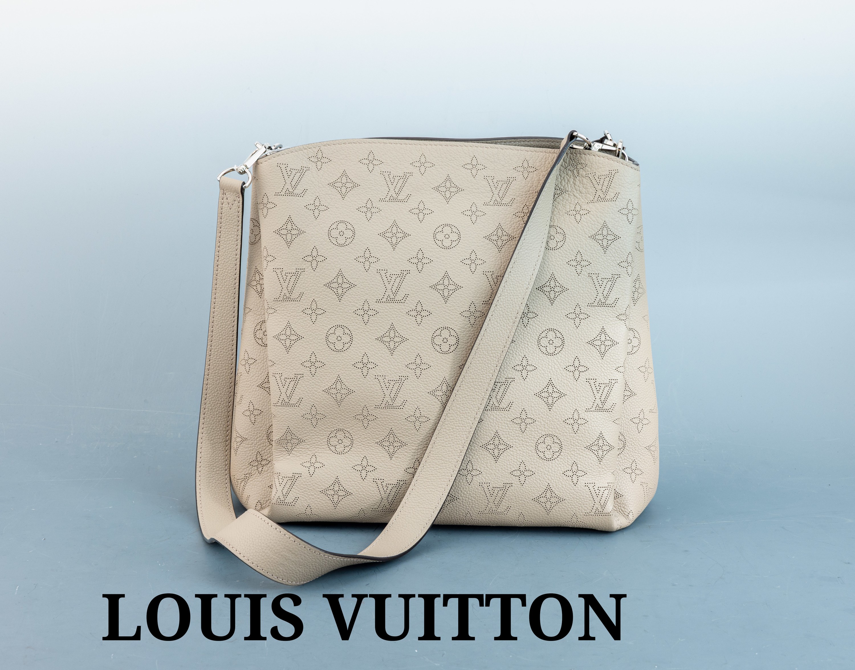 Image 27098642 - LOUIS VUITTON Handtasche, ´Babylone PM Mahina´, taupefarb. Leder, LV Embleme ...