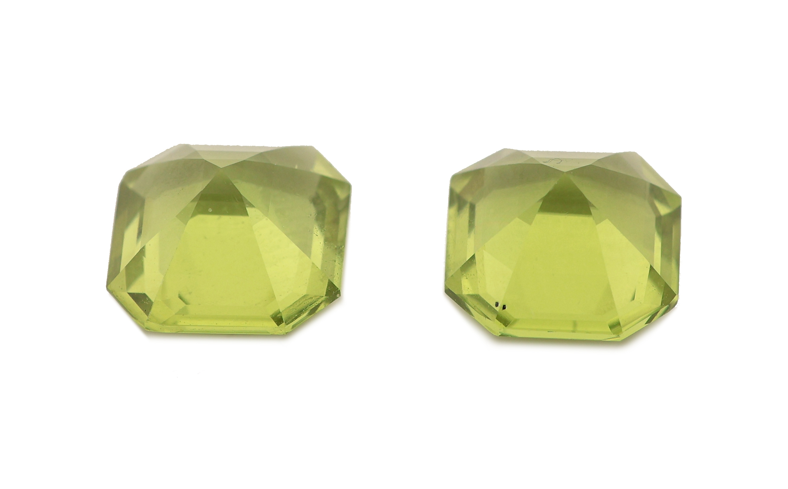 Detail a: Lot 2 lose Peridots, zus. ca. 2.93 ct, Square Emerald Cut, schöne Farbe