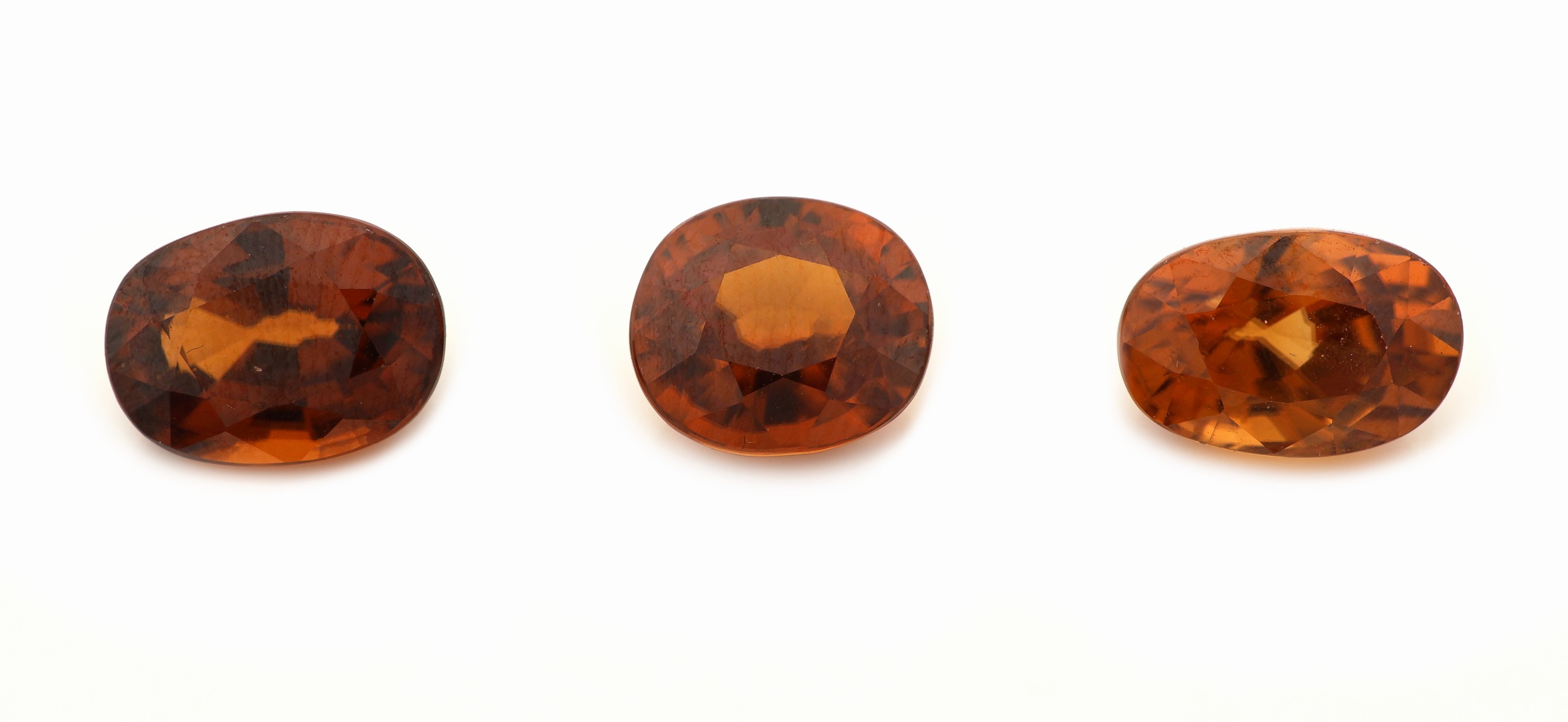 Image 27098657 - Lot 3 lose Zirkone, zus. ca. 12.83 ct, versch.Schliffformen und Farbnuancen Schätzpreis: ...