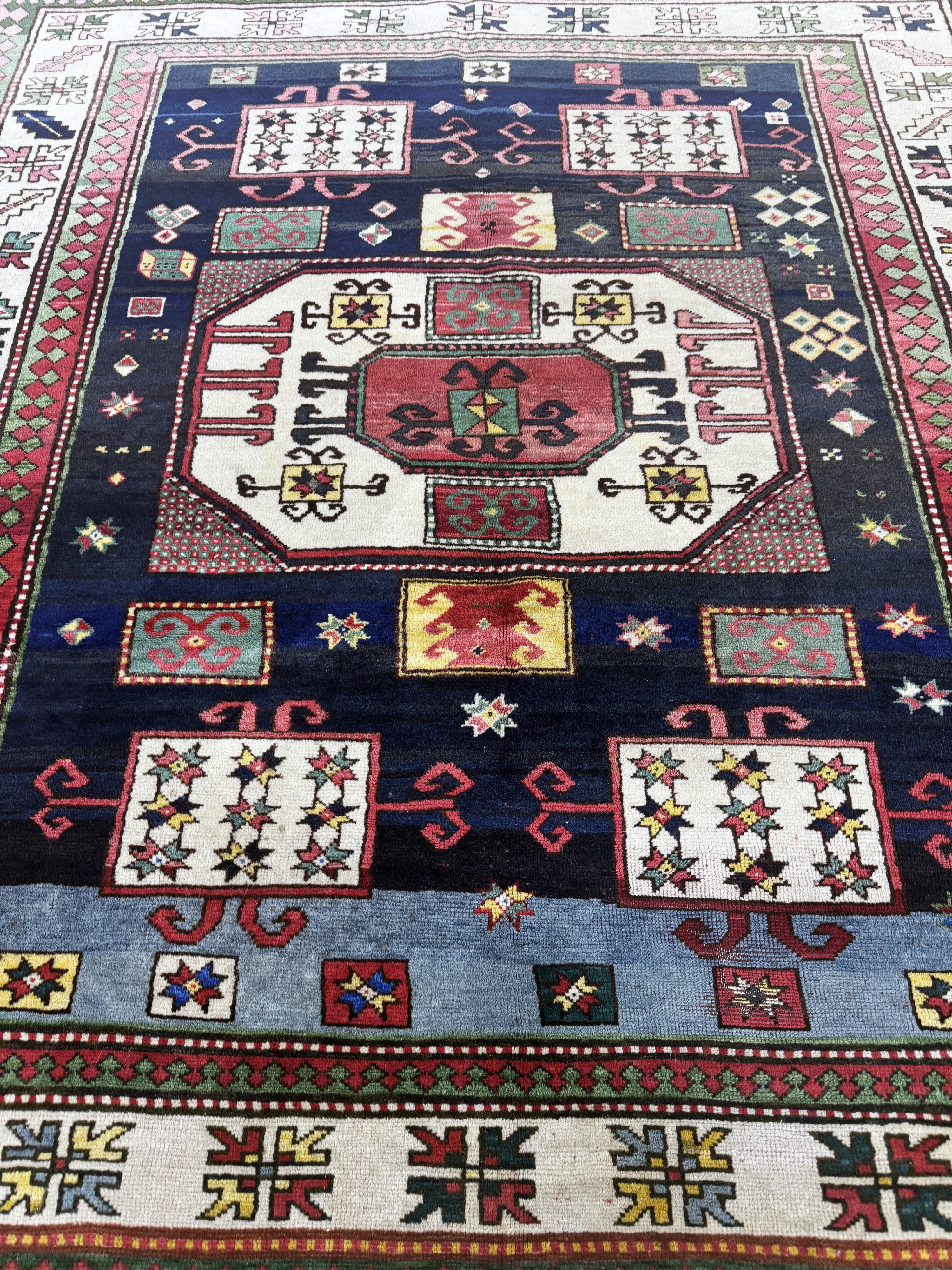 Detail e: Kars Kazak, Türkei, Mitte 20.Jhd, Wolle aufWolle, ca. 200 x 185 cm, EHZ: 2-3