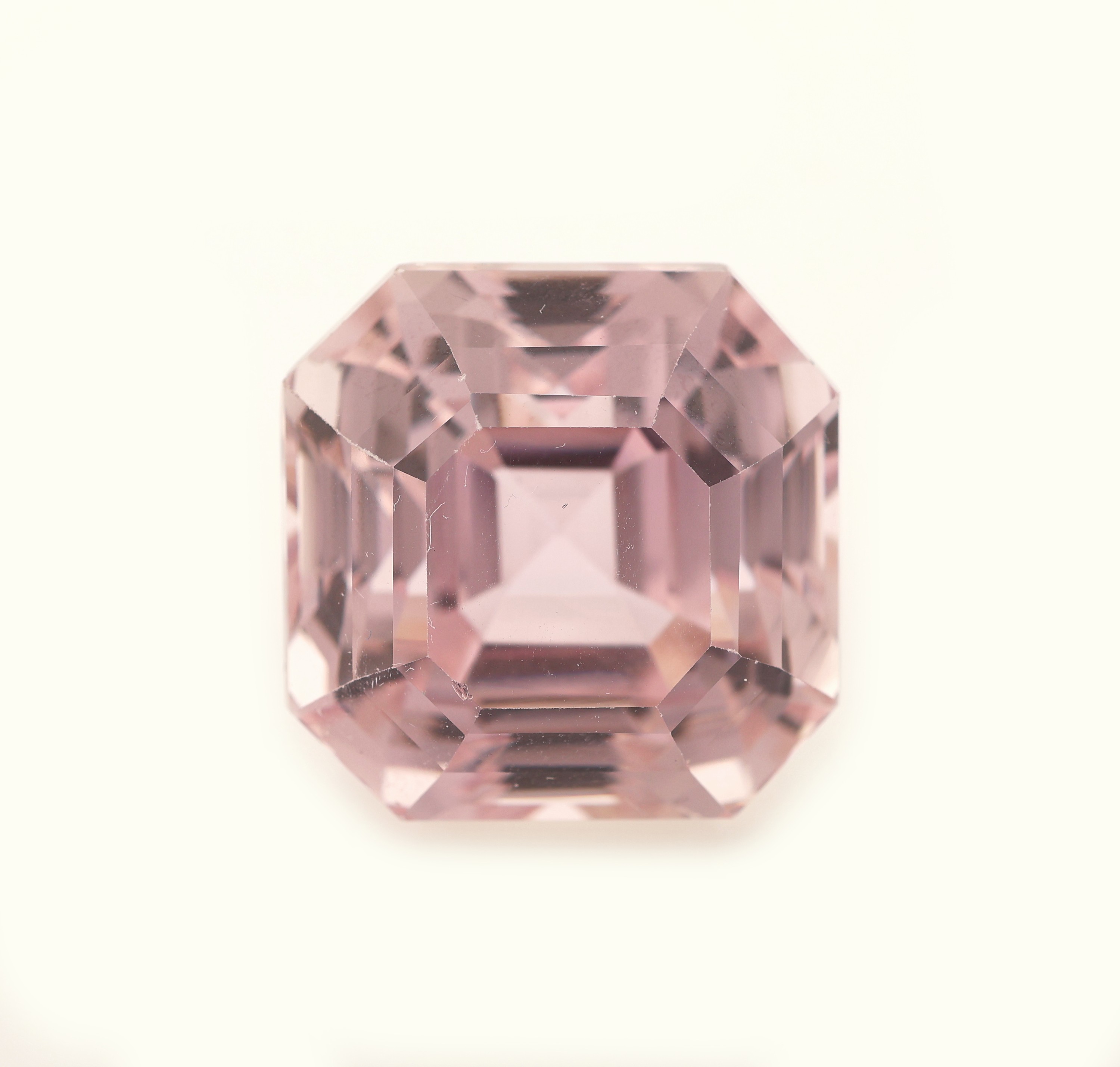 Image 27098665 - Loser Kunzit, ca. 45.21 ct, oktagonal facett.,ca. 18.18 x 18.30 x 16.70 mm Schätzpreis: ...
