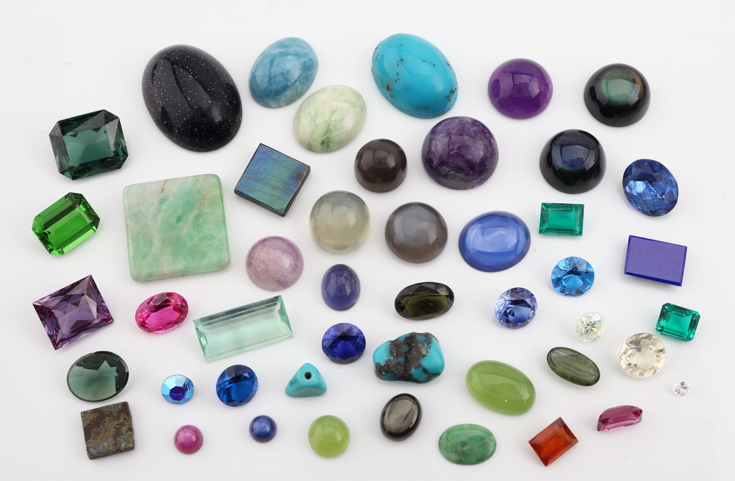 Image 27098681 - Lot lose Farbsteine, zus. ca. 240.9 ct, u.a. Türkise, Amethyste, Spinelle, Labradorite, ...