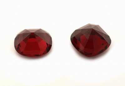 27098645a - Lot 2 lose Rhodolithe, zus. ca. 8.22 ct, Kissenschliff, schöne Farbe Schätzpreis: 680, ...