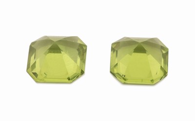 27098655a - Lot 2 lose Peridots, zus. ca. 2.93 ct, Square Emerald Cut, schöne Farbe Schätzpreis: ...