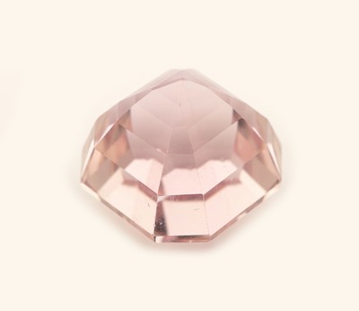 27098665b - Loser Kunzit, ca. 45.21 ct, oktagonal facett.,ca. 18.18 x 18.30 x 16.70 mm Schätzpreis: ...