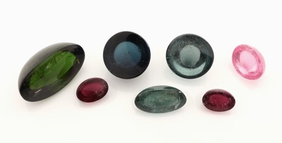 27098669a - Lot 7 lose Turmaline, zus. ca. 46.14 ct, Cabochons in versch. Größen, Formen und Farben ...