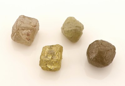 27098671a - Lot 4 lose Rohdiamanten, zus. ca. 6.87 ct, versch. Größen, Formen und Farben ...