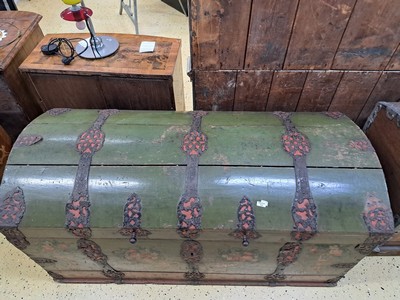 27098678h - Bauerntruhe, dat. 1841 und monog., Holz in grün gefaßt, kräftige Eisenbänder, ...