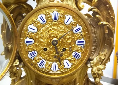 27098776d - Große prunkvolle Pendule, Frankreich um 1900 , reich verziertes Bronzegehäuse, ...