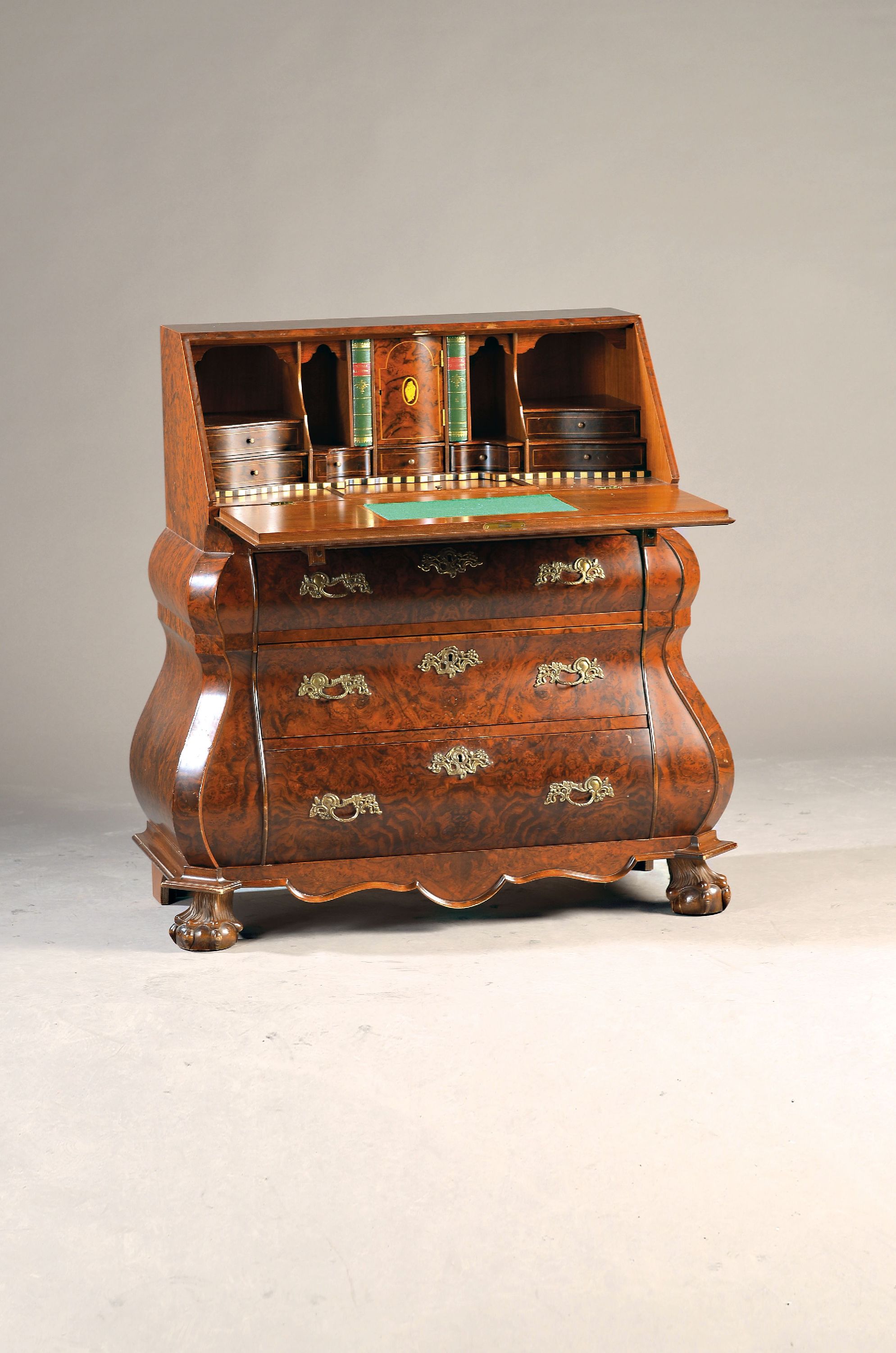 Image 27098907 - Schrägklappensekretär, um 1900, Wurzelnussfurnier, 3 Schubladen, hinter Klappe ...