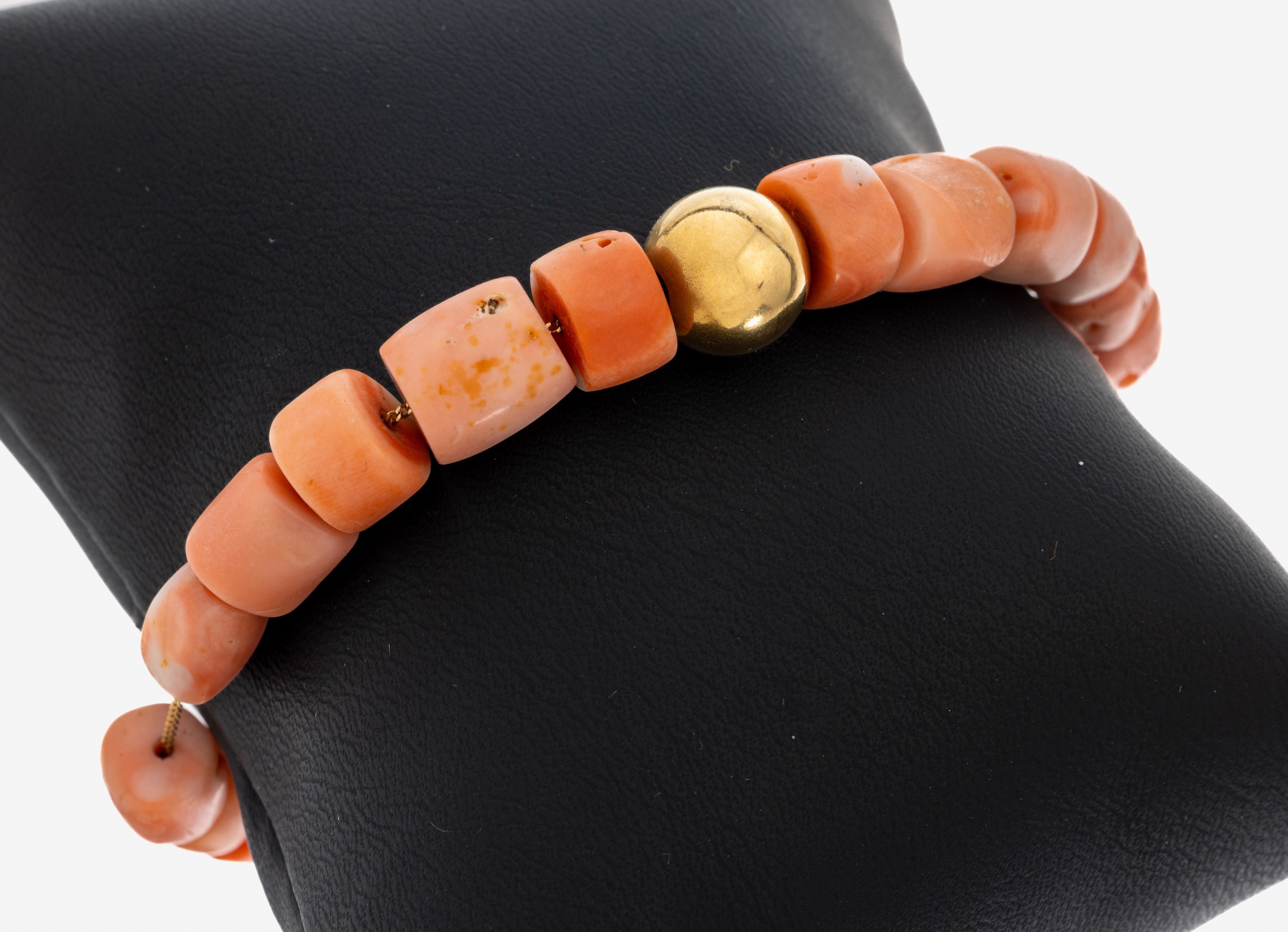 Image 27098969 - 18 kt Gold Korallen-Armband, GG 750/000, imVerlauf Korallen in versch. Formen, GG-Kugel ...