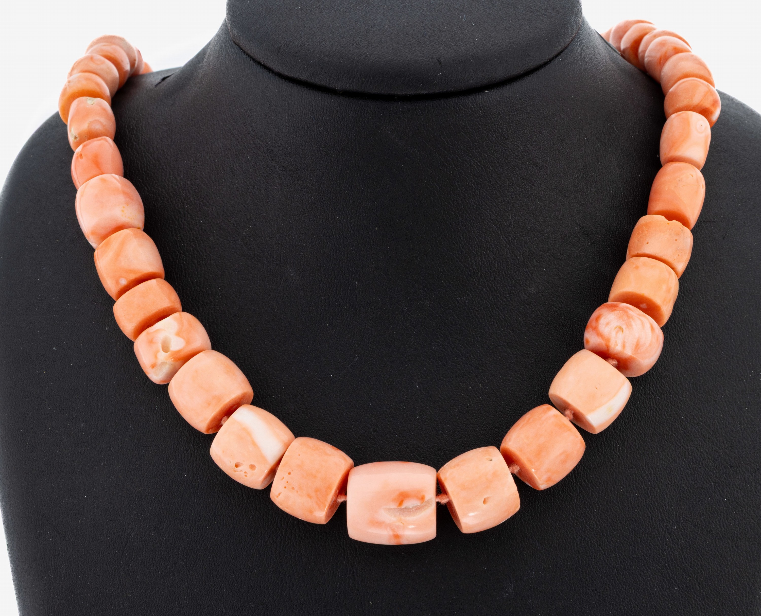 Image 27098976 - Korallen-Collier mit 18 kt Gold Schließe, GG 750/000, im Verlauf Tonnen aus ...