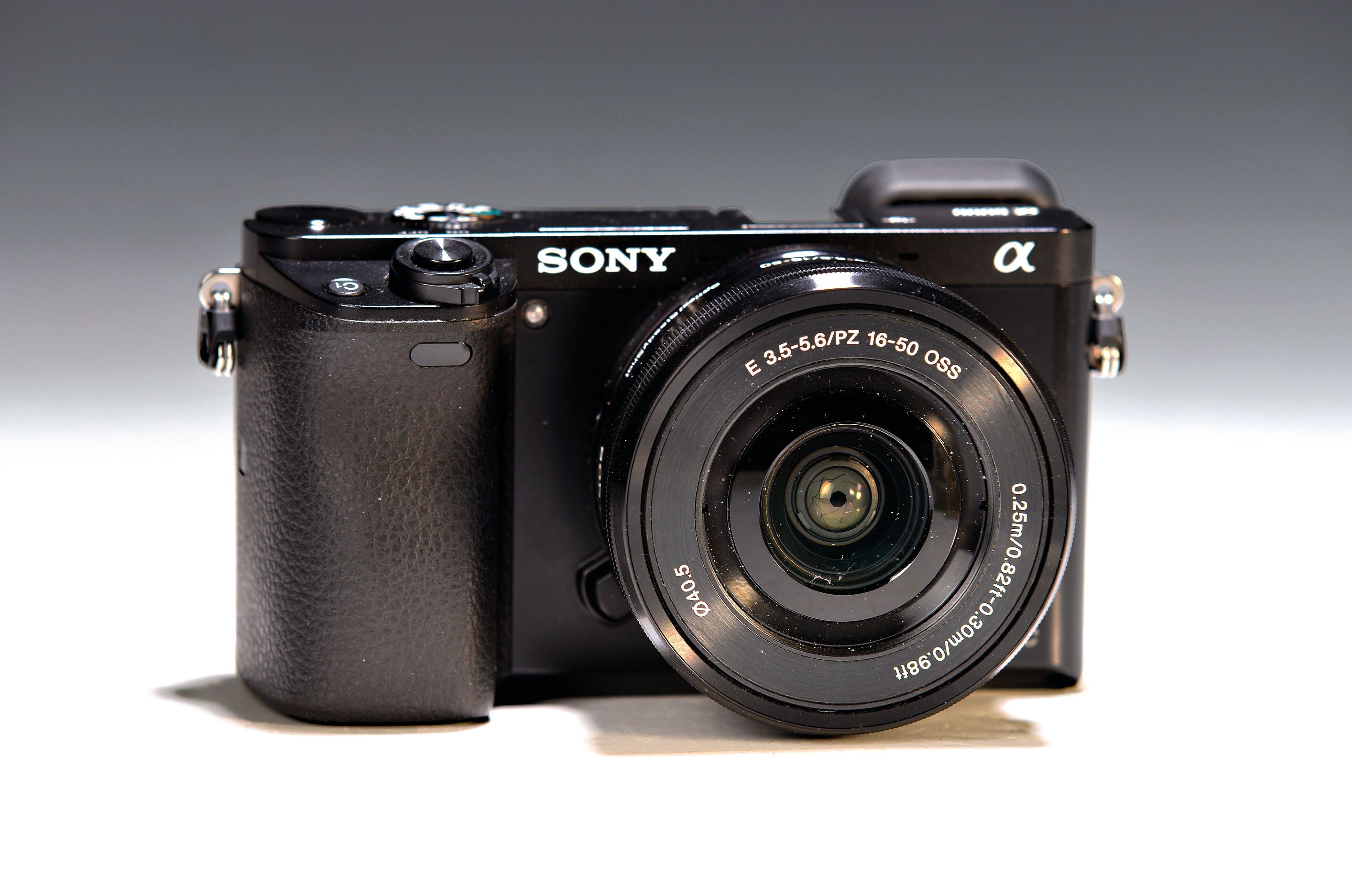 Image 27099200 - Sony Alpha 6000, nach 2014, APS-C, 24.3 MP , mit Sony-E 1:3.5-5.6 16-50mm, mit Akku, ...