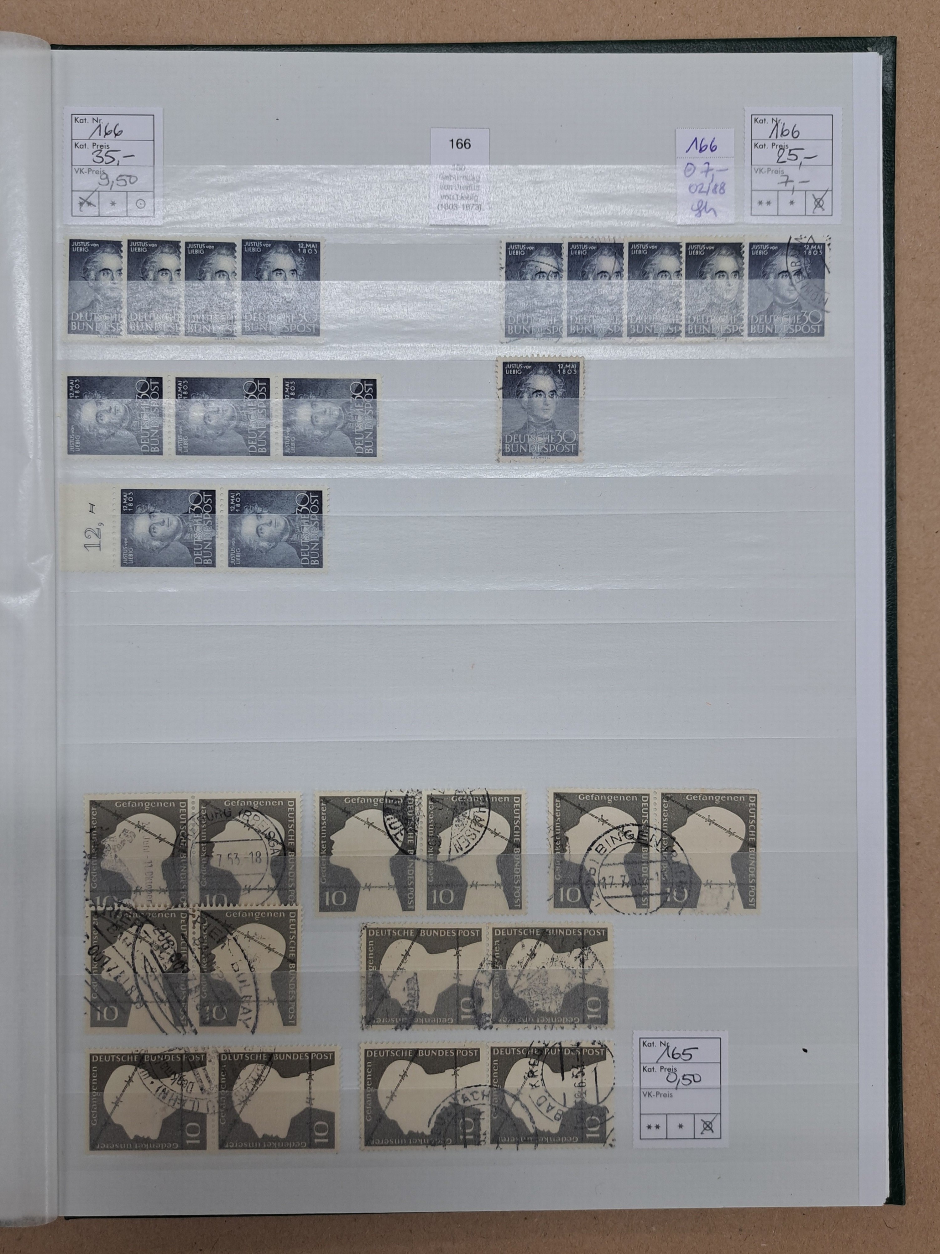 Detail j: Briefmarkenalbum, Bund, überwiegend postfrisch, mit Doubletten
