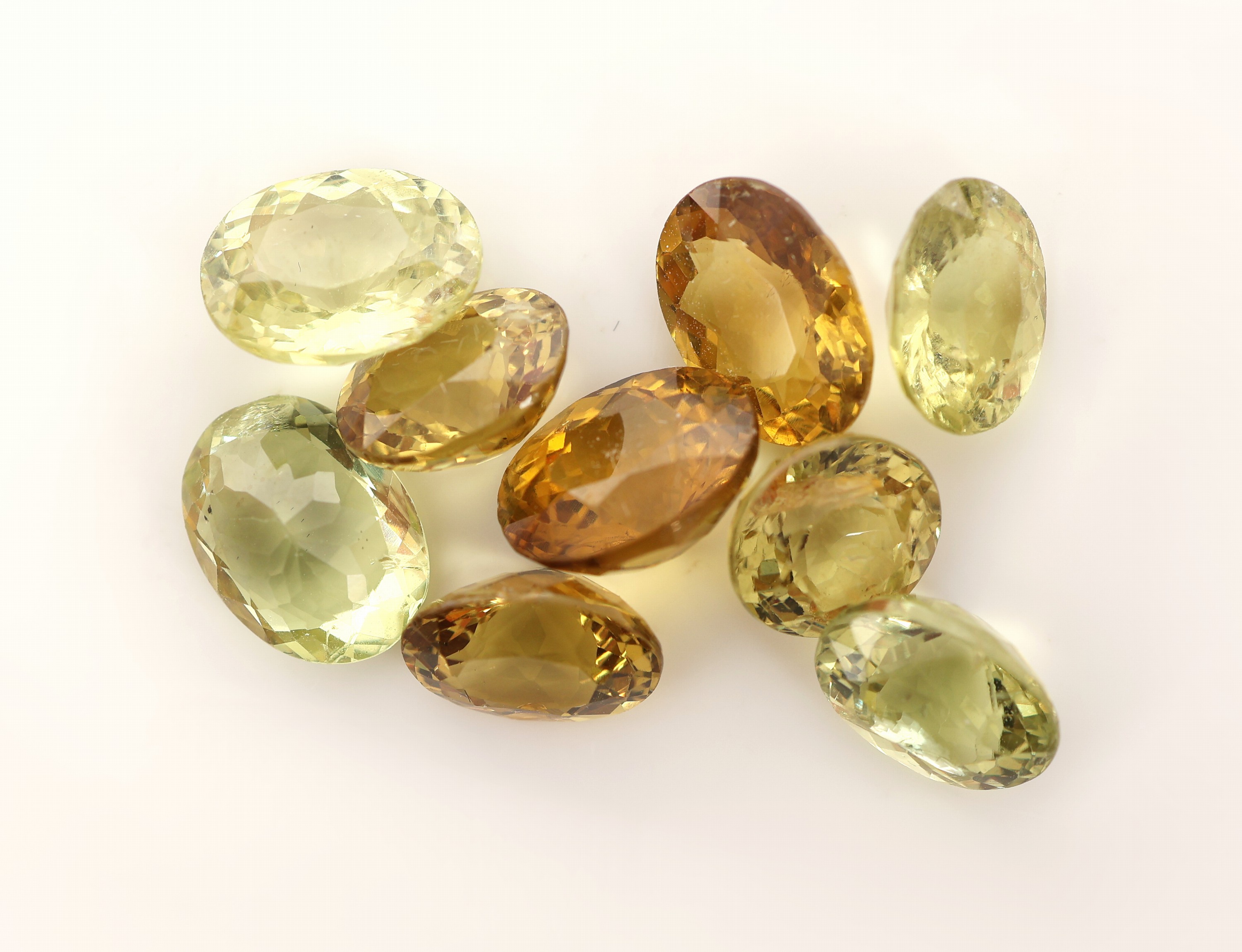 Image 27099542 - Lot 9 lose Malaga-Granate, zus. ca. 10.91 ct, ovalfacett., versch. Größen und ...