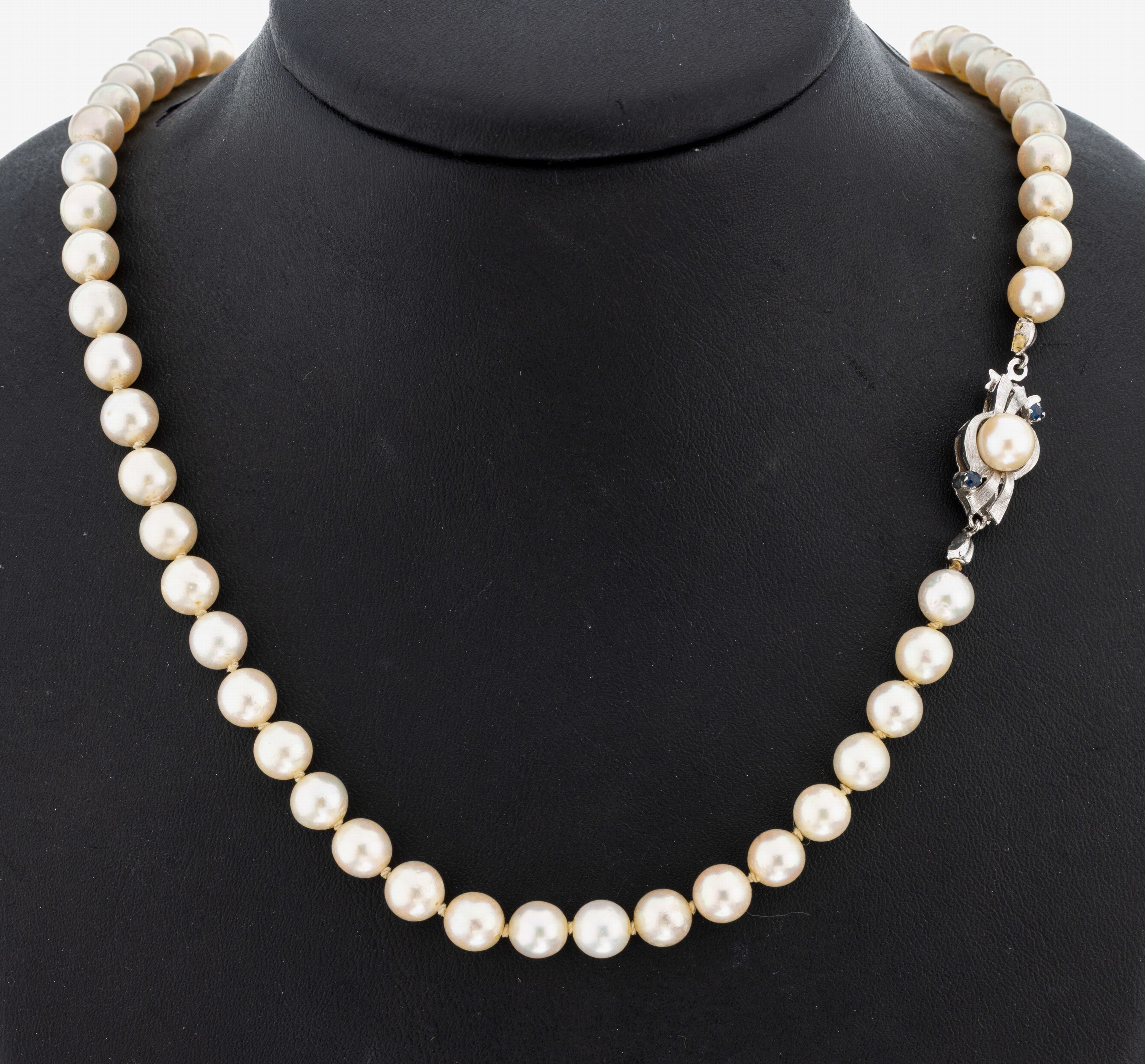Image 27100851 - Perl-Collier mit 18 kt Gold Perl-Saphir -Schließe, WG 750/000, Akoyazuchtperlen, D.ca. ...